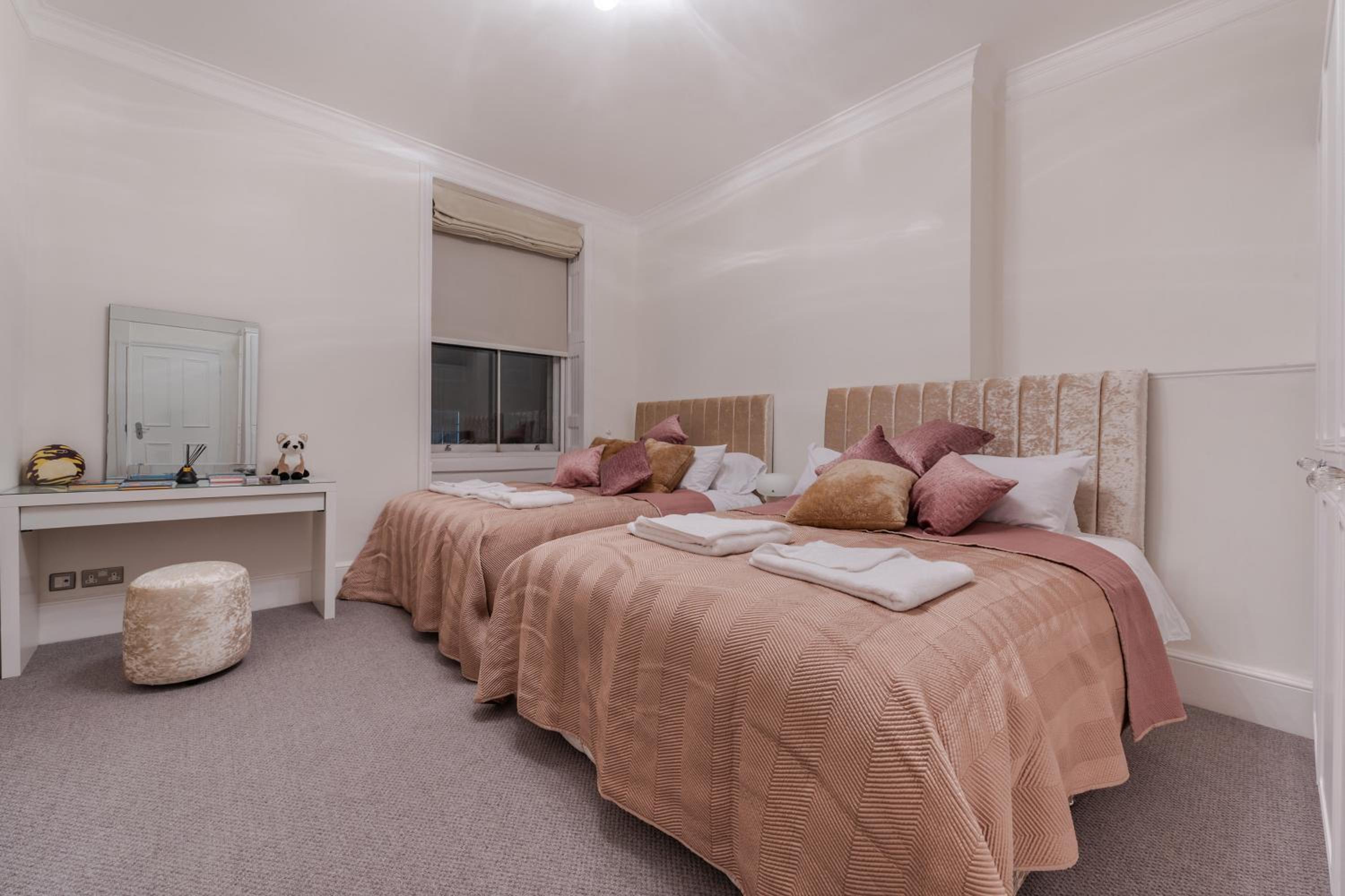 5H Modern Elegance 1-Bedroom City Living in London