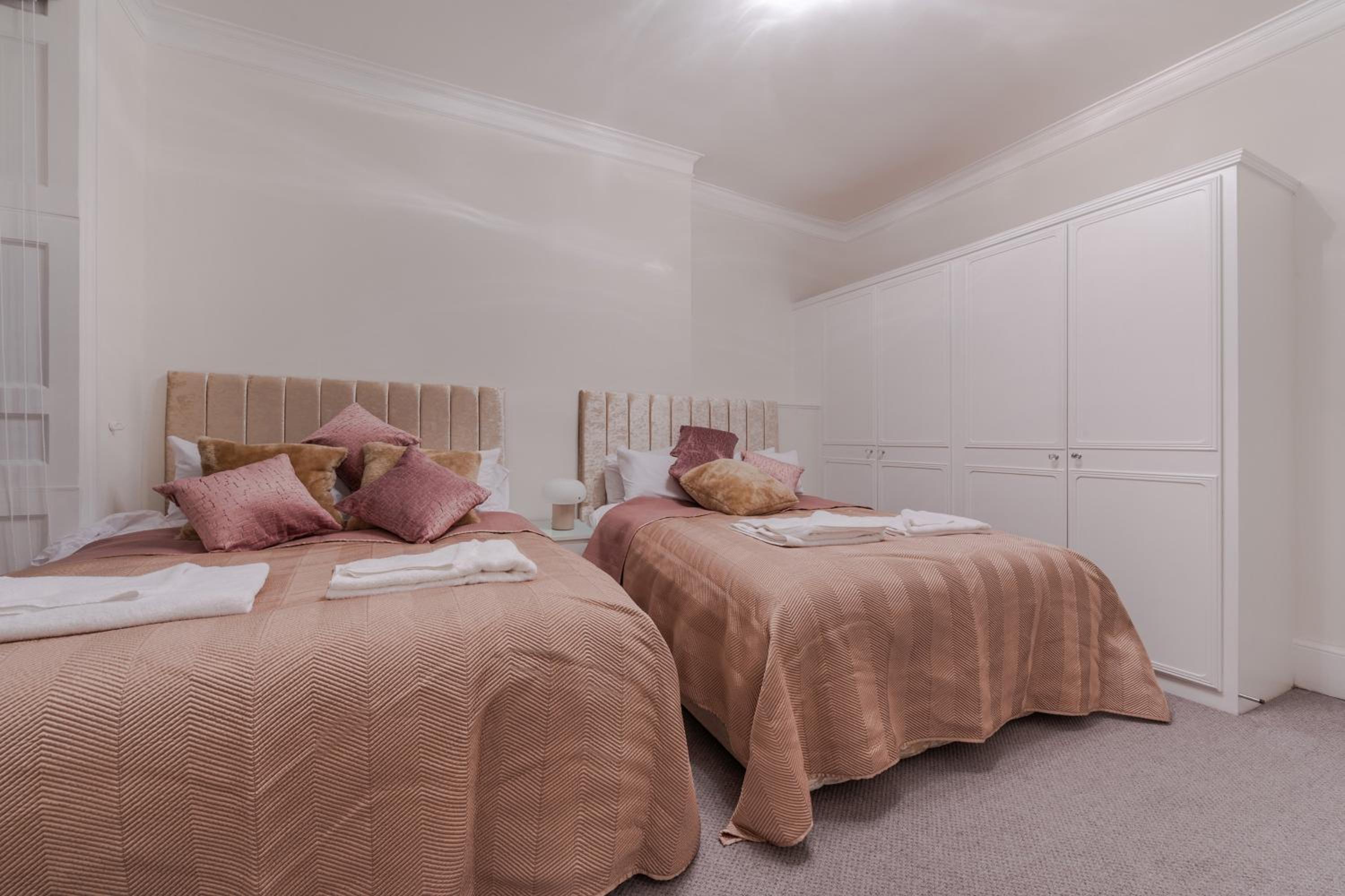 5H Modern Elegance 1-Bedroom City Living in London
