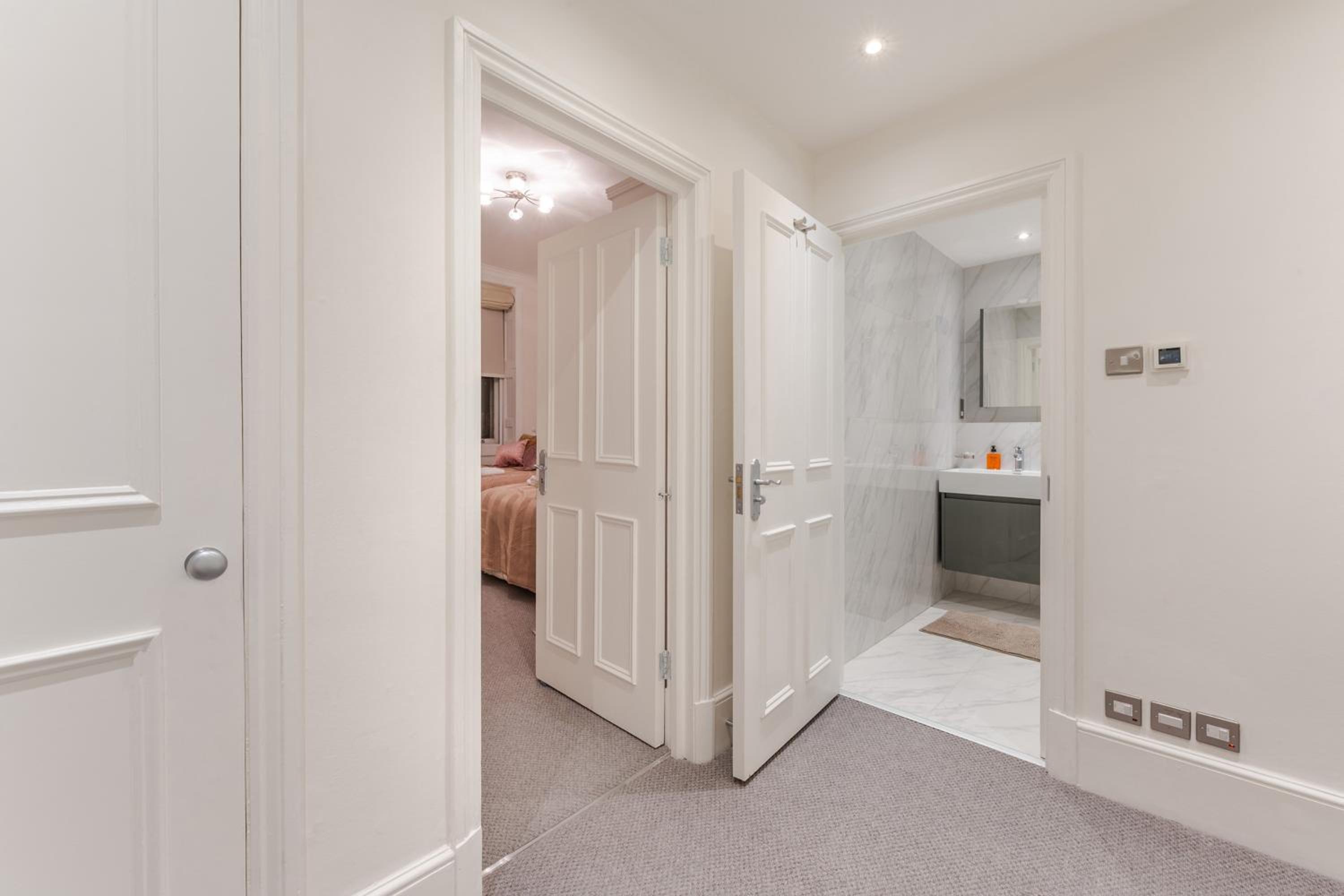 5H Modern Elegance 1-Bedroom City Living in London