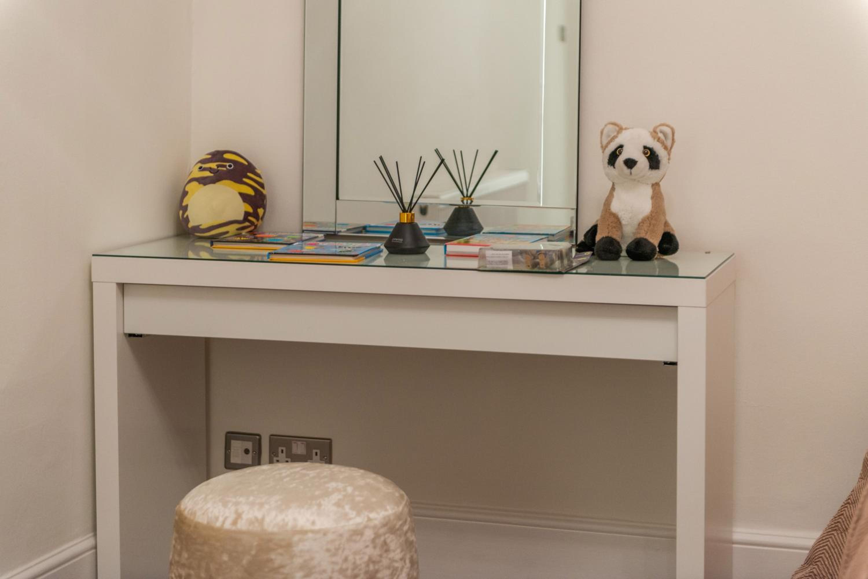 5H Modern Elegance 1-Bedroom City Living in London