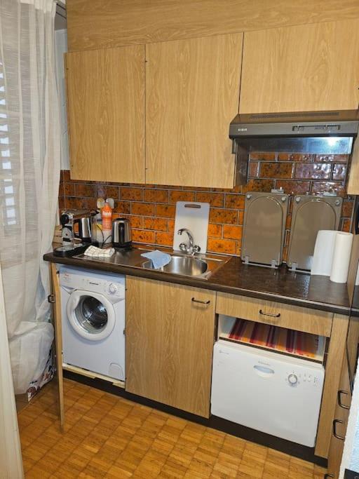 5-mins walk to Zurich Main Station - City Center