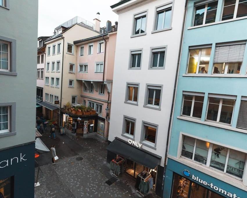 5-mins walk to Zurich Main Station - City Center