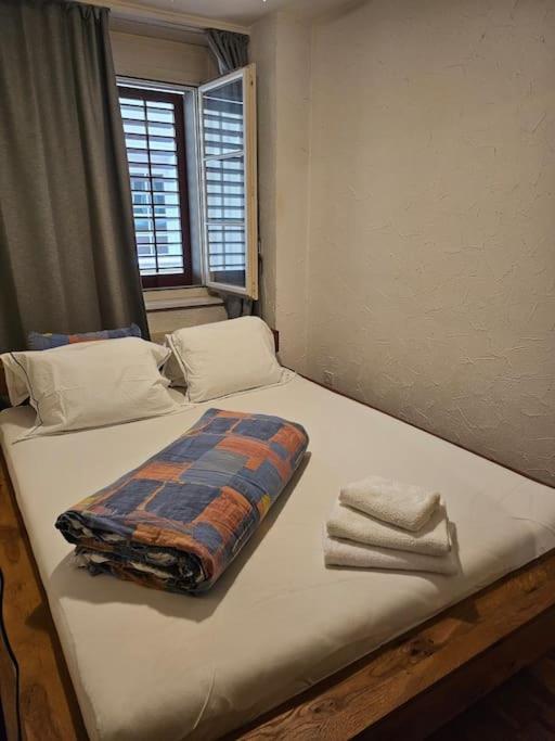 5-mins walk to Zurich Main Station - City Center