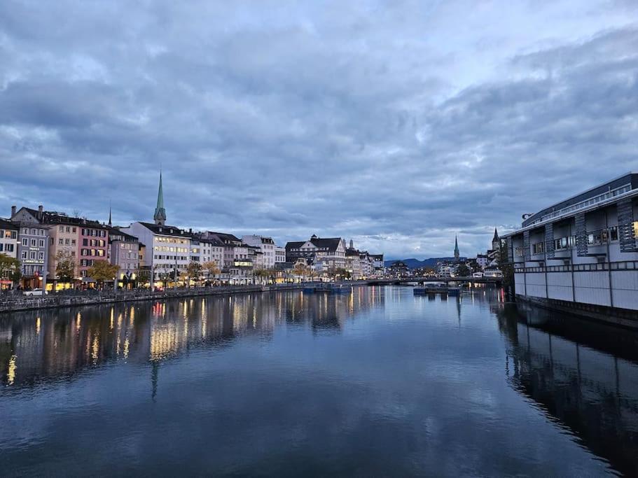 5-mins walk to Zurich Main Station - City Center