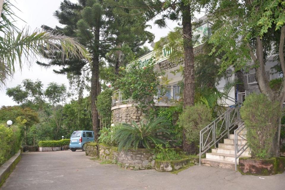 Otterly Abode Hill