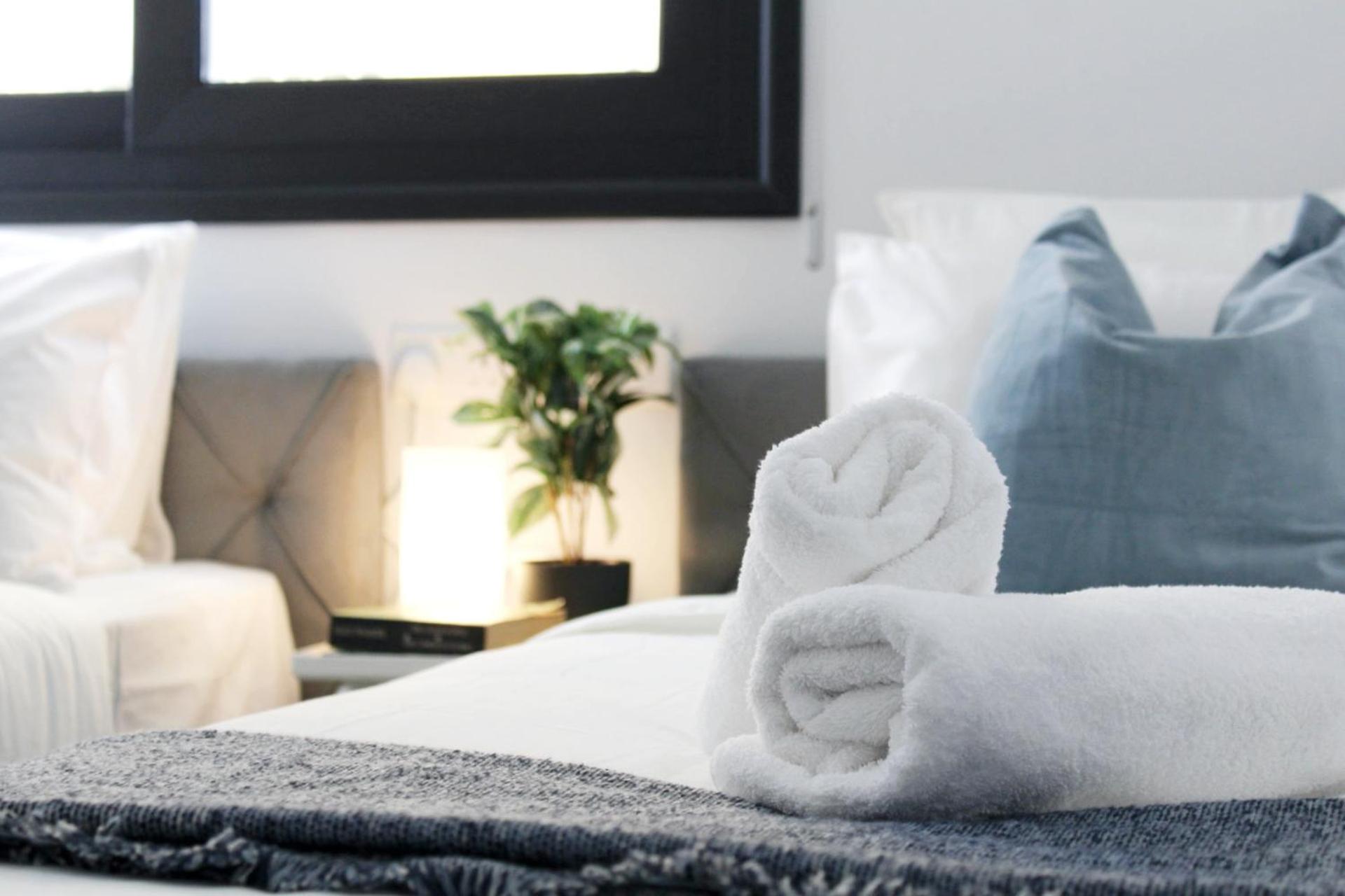 Luxury Stay at Mackenzie Beach with Private Parking and Balcony