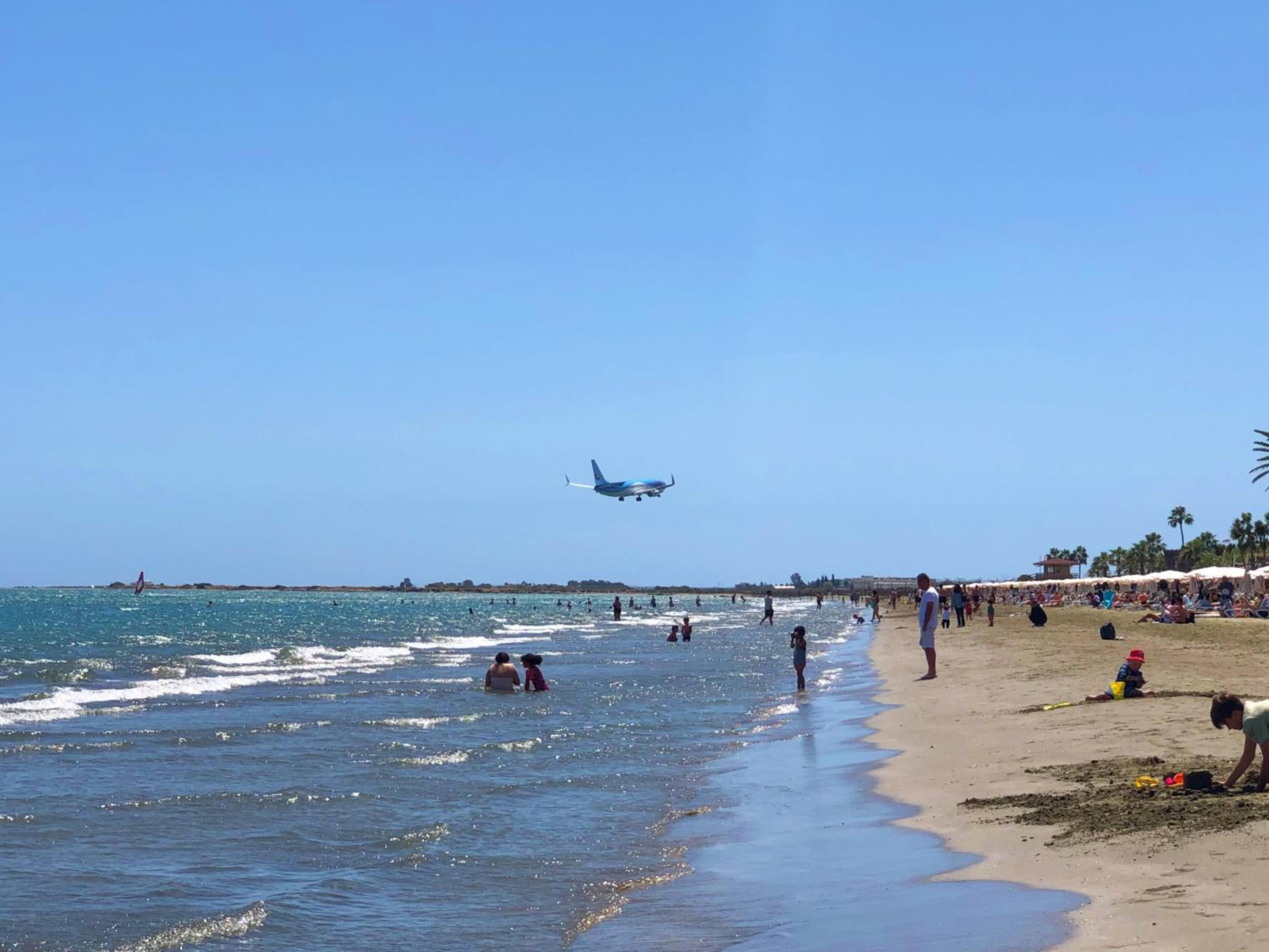Luxury Stay at Mackenzie Beach with Private Parking and Balcony