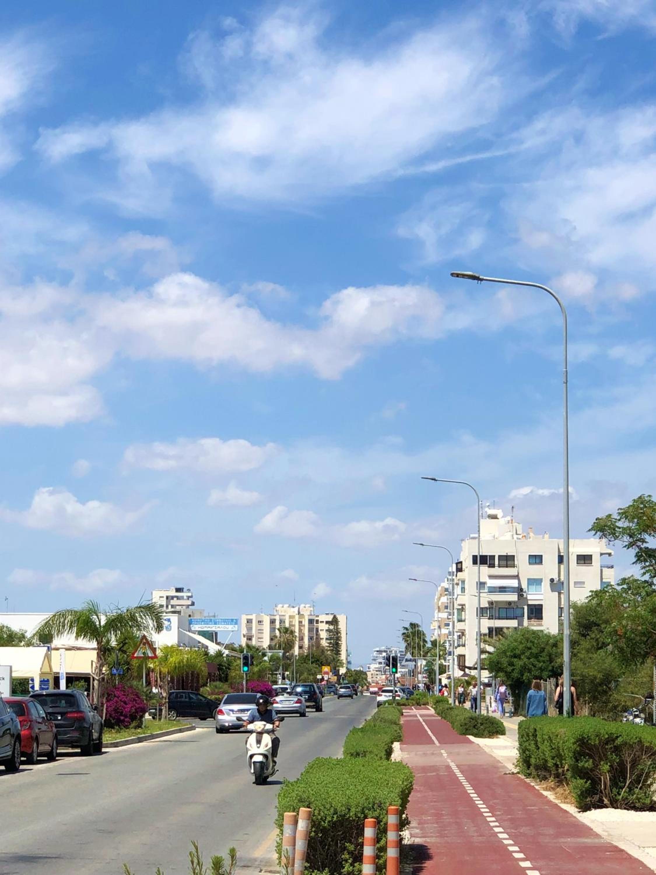 Luxury Stay at Mackenzie Beach with Private Parking and Balcony