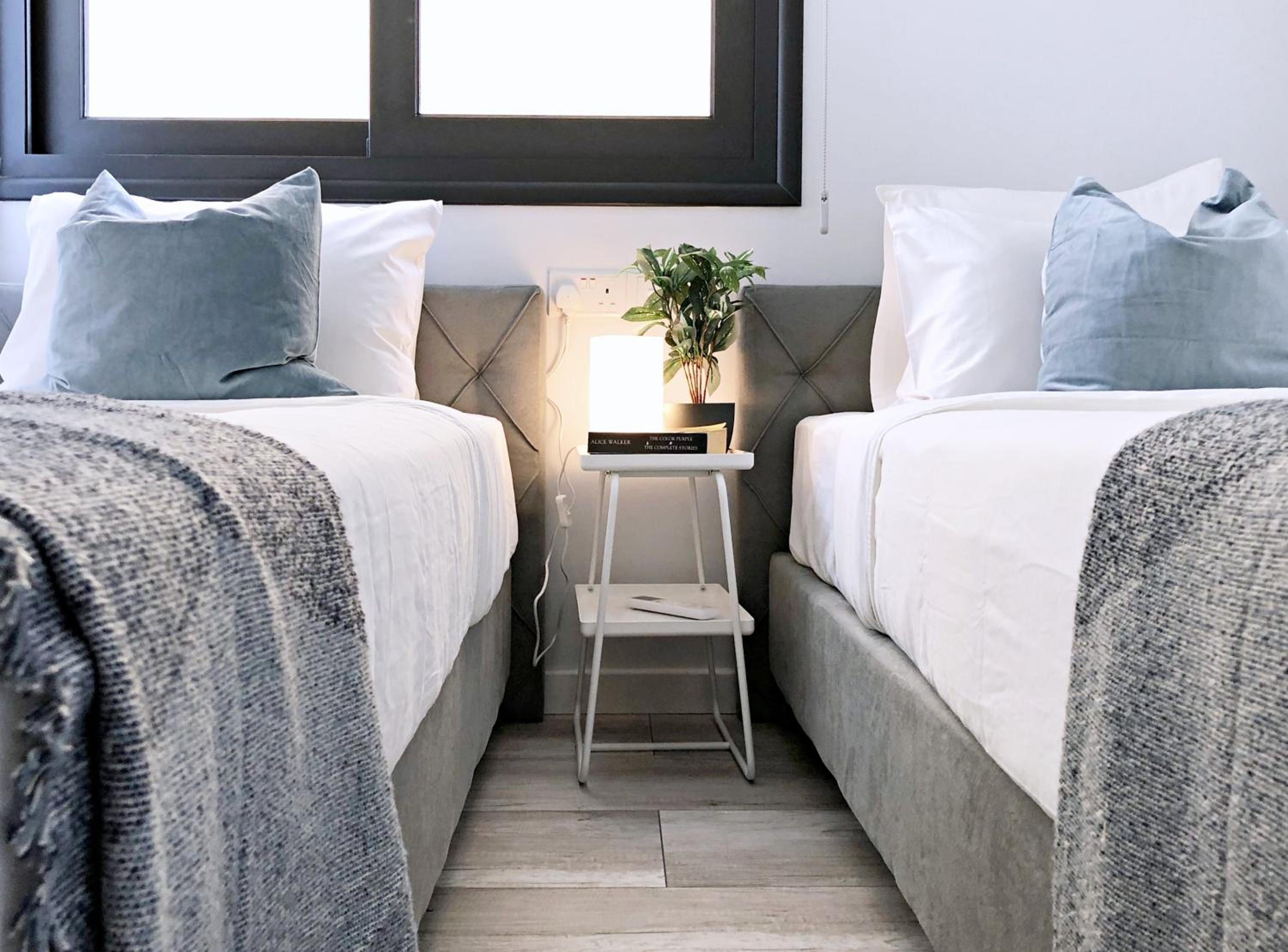 Luxury Stay at Mackenzie Beach with Private Parking and Balcony