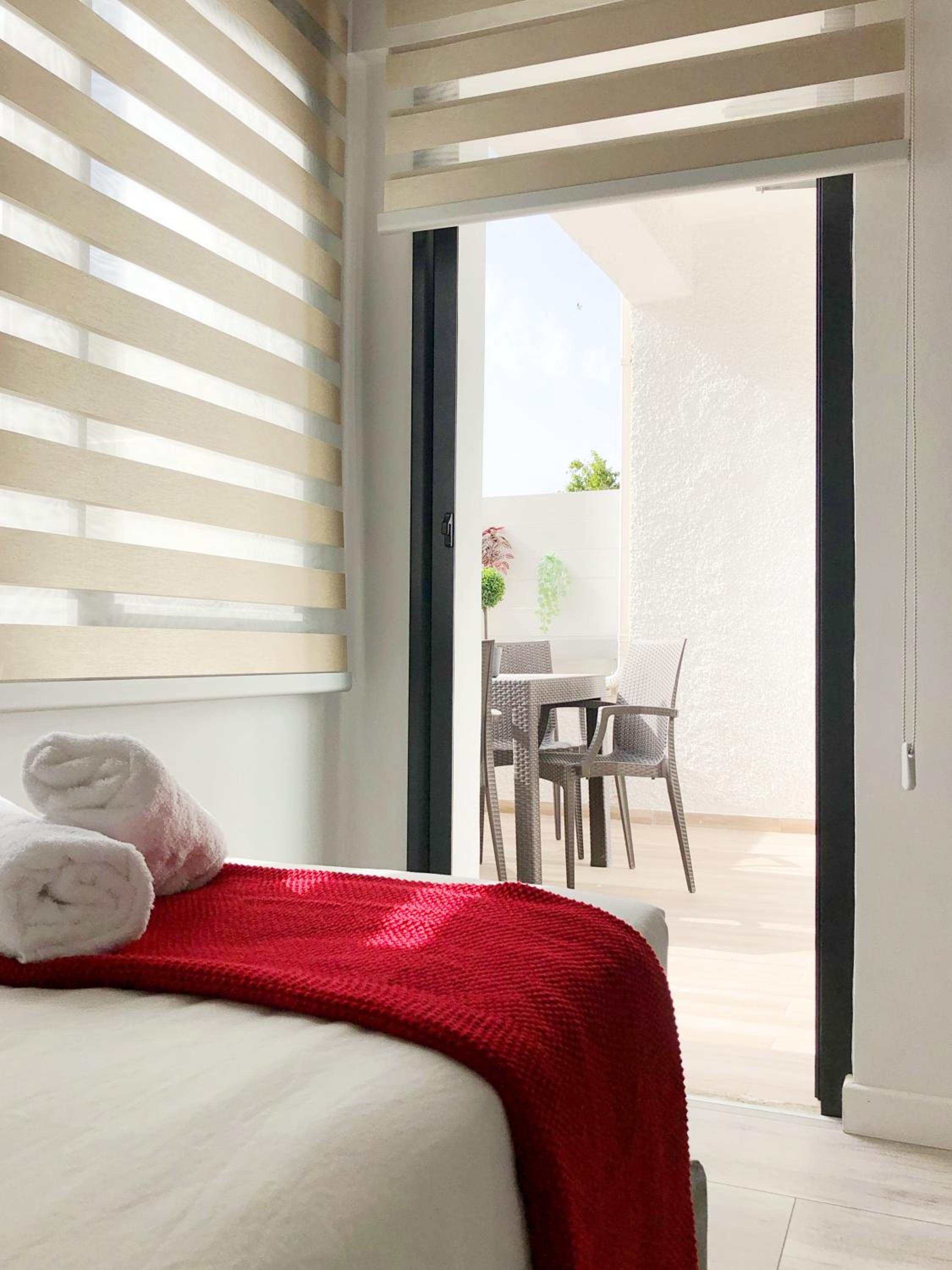 Luxury Stay at Mackenzie Beach with Private Parking and Balcony