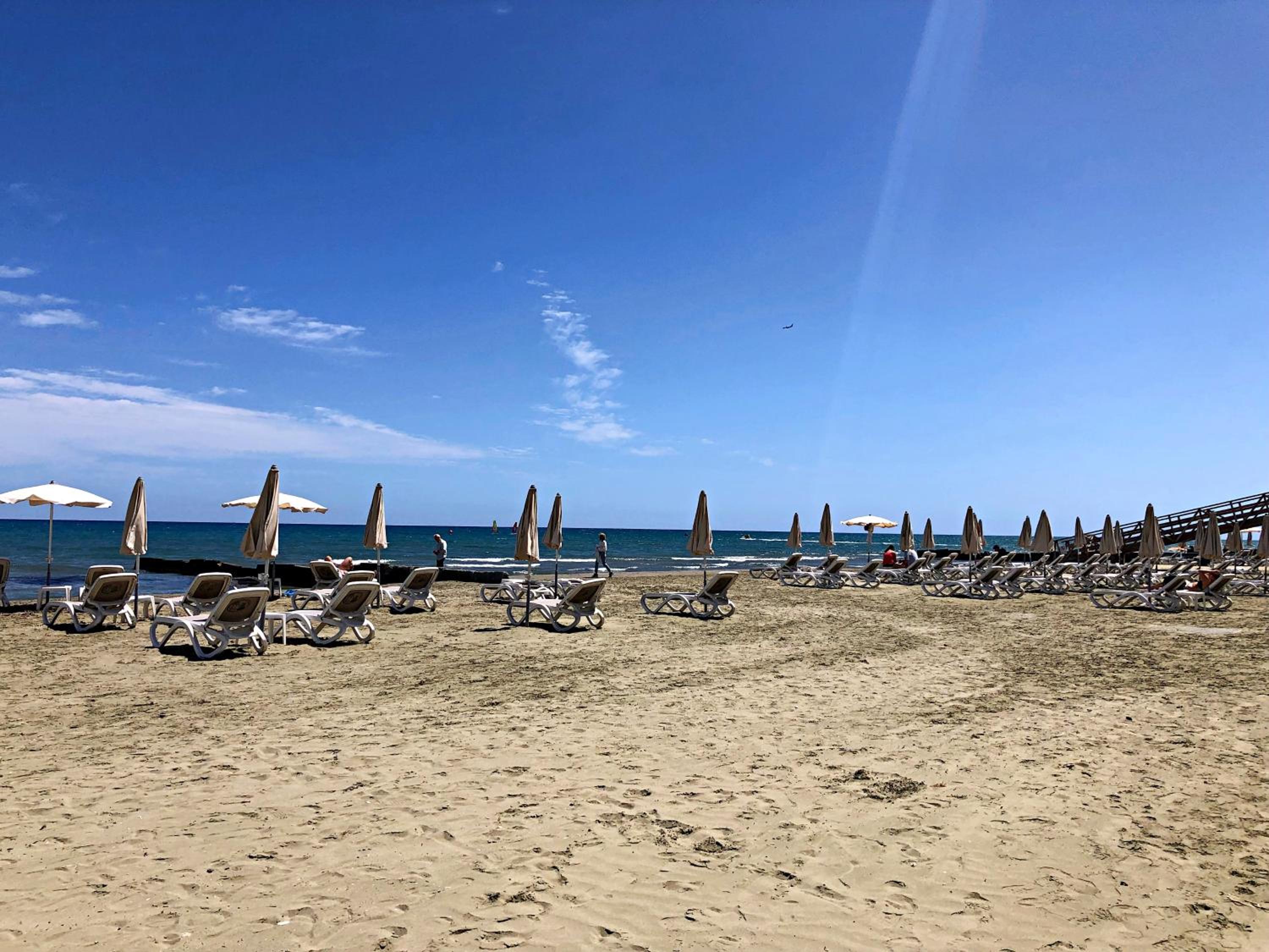 Luxury Stay at Mackenzie Beach with Private Parking and Balcony