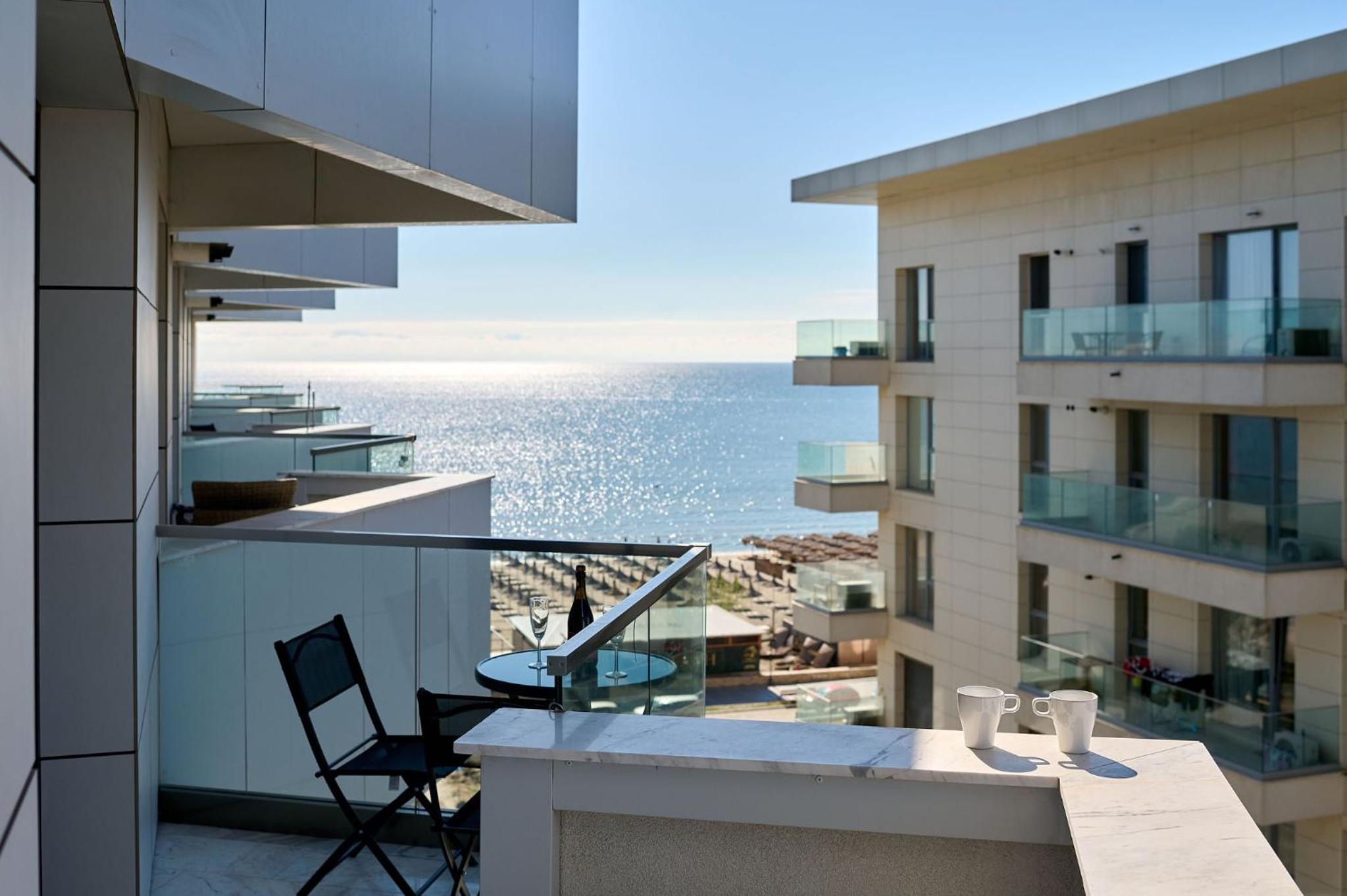 Sunset View Apartment in Infinity Beach Resort - parking view 2