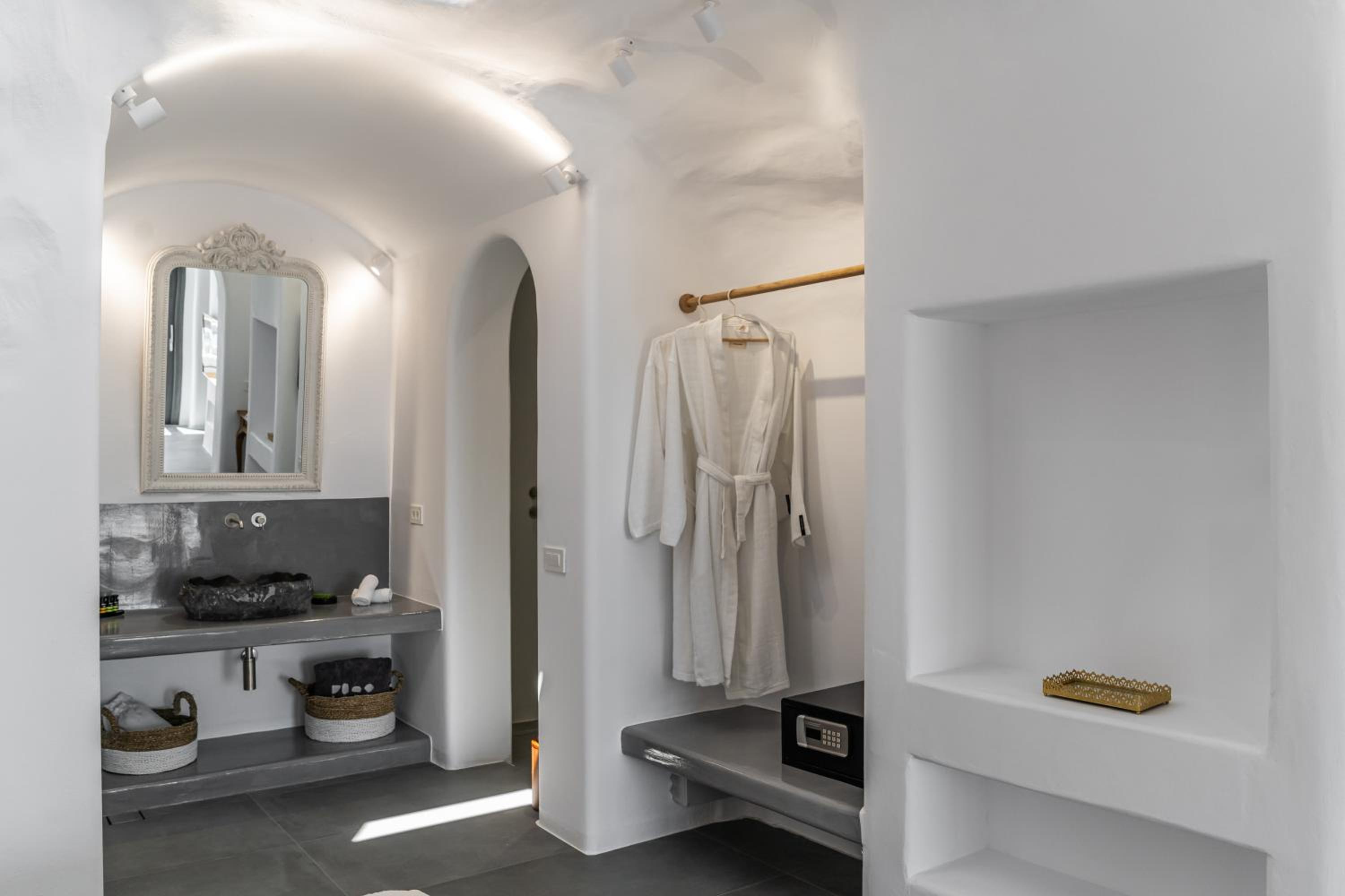 Numa Santorini