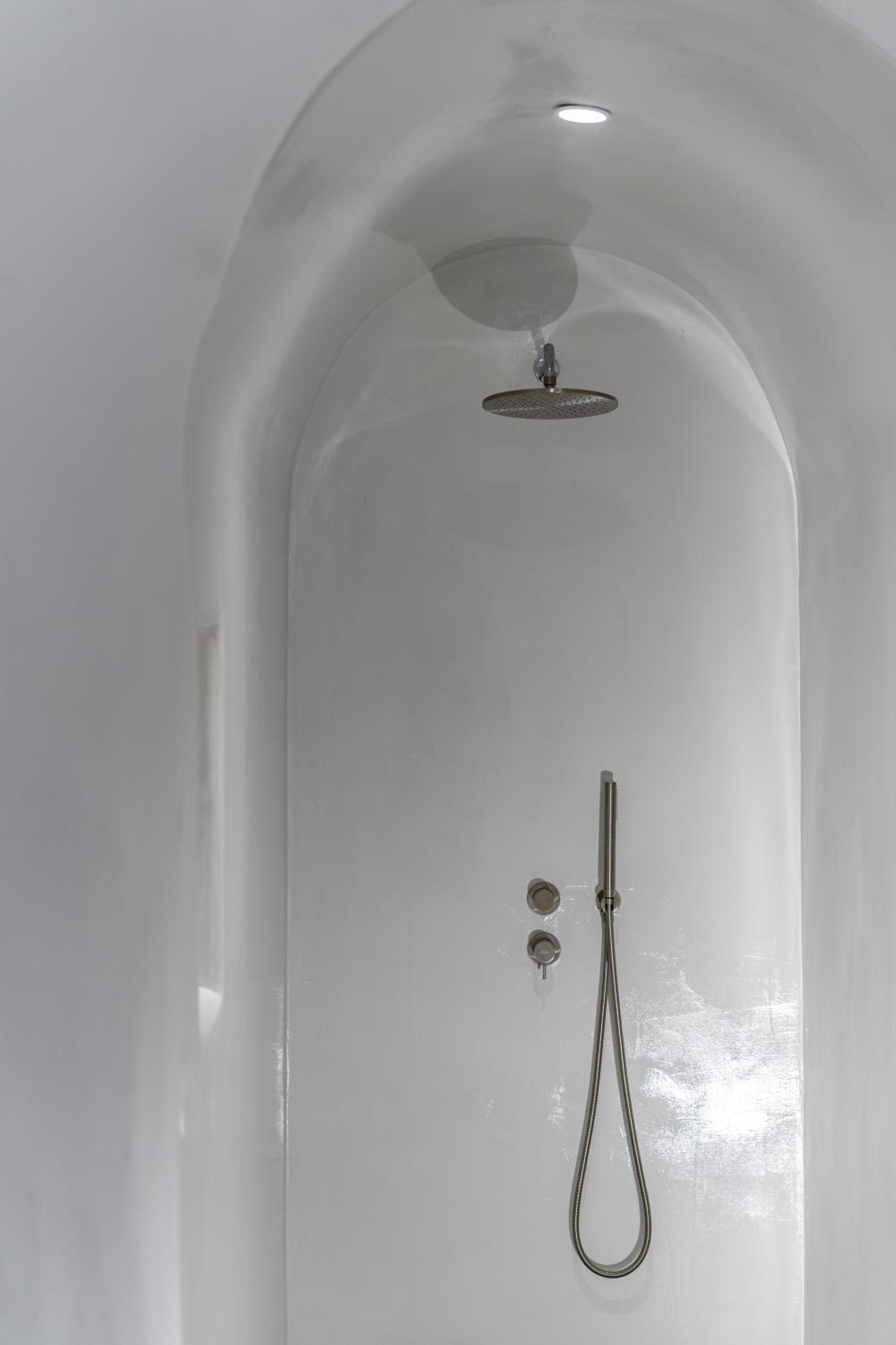 Numa Santorini