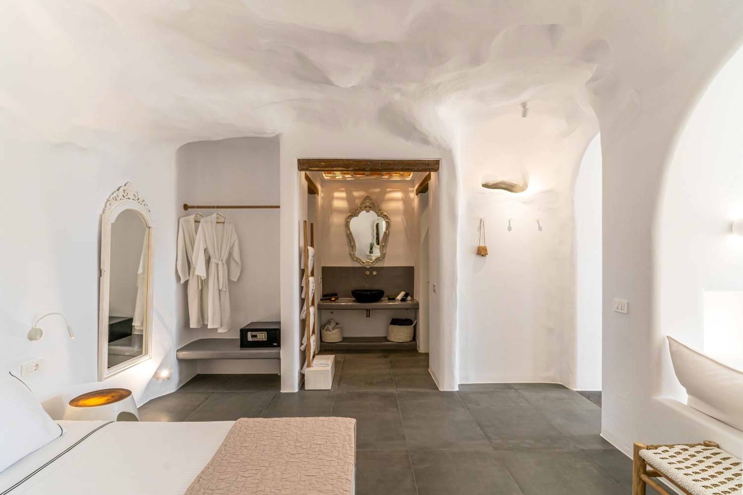 Numa Santorini