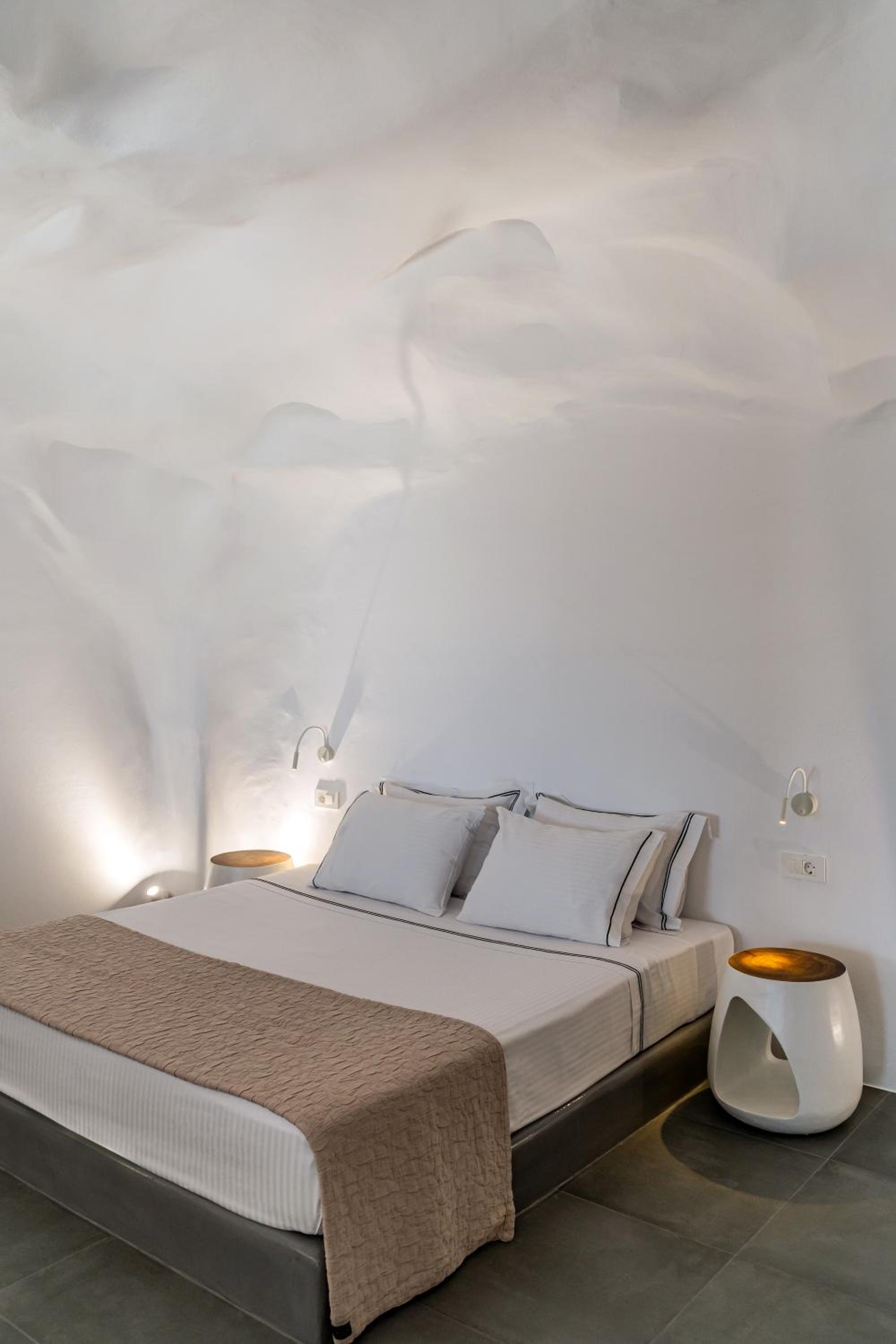 Numa Santorini