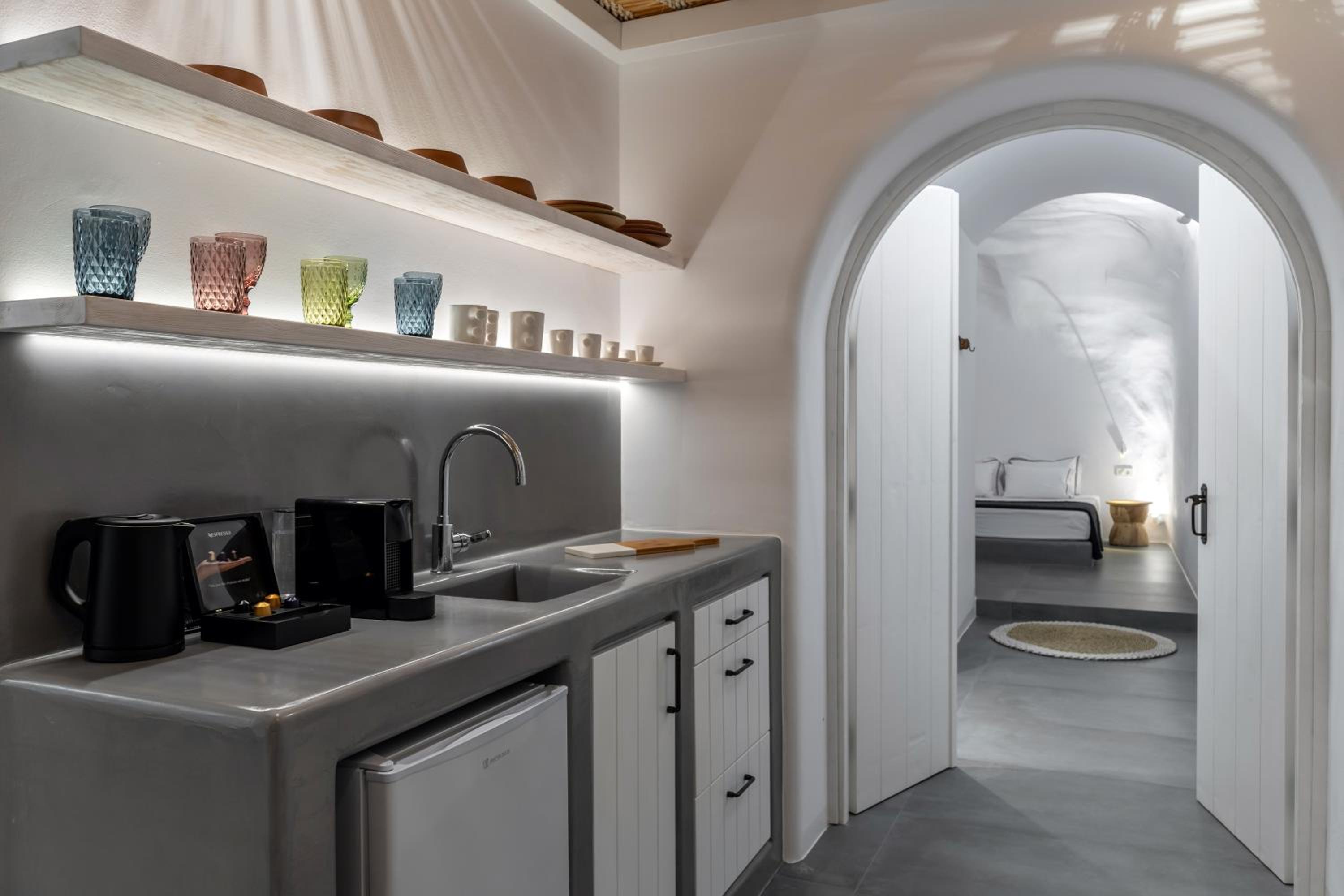 Numa Santorini