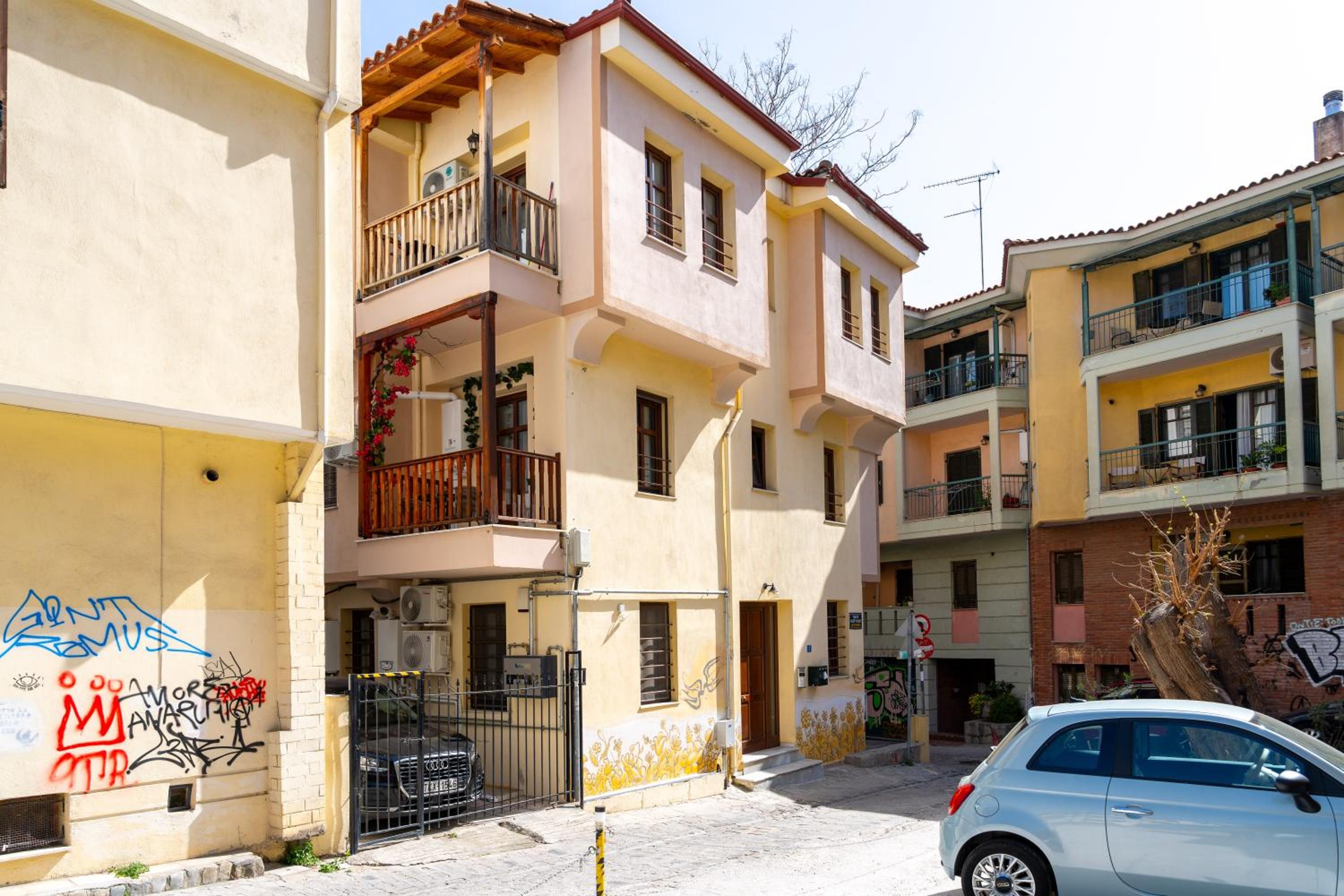 Naos Studio with free private parking of stayinthess