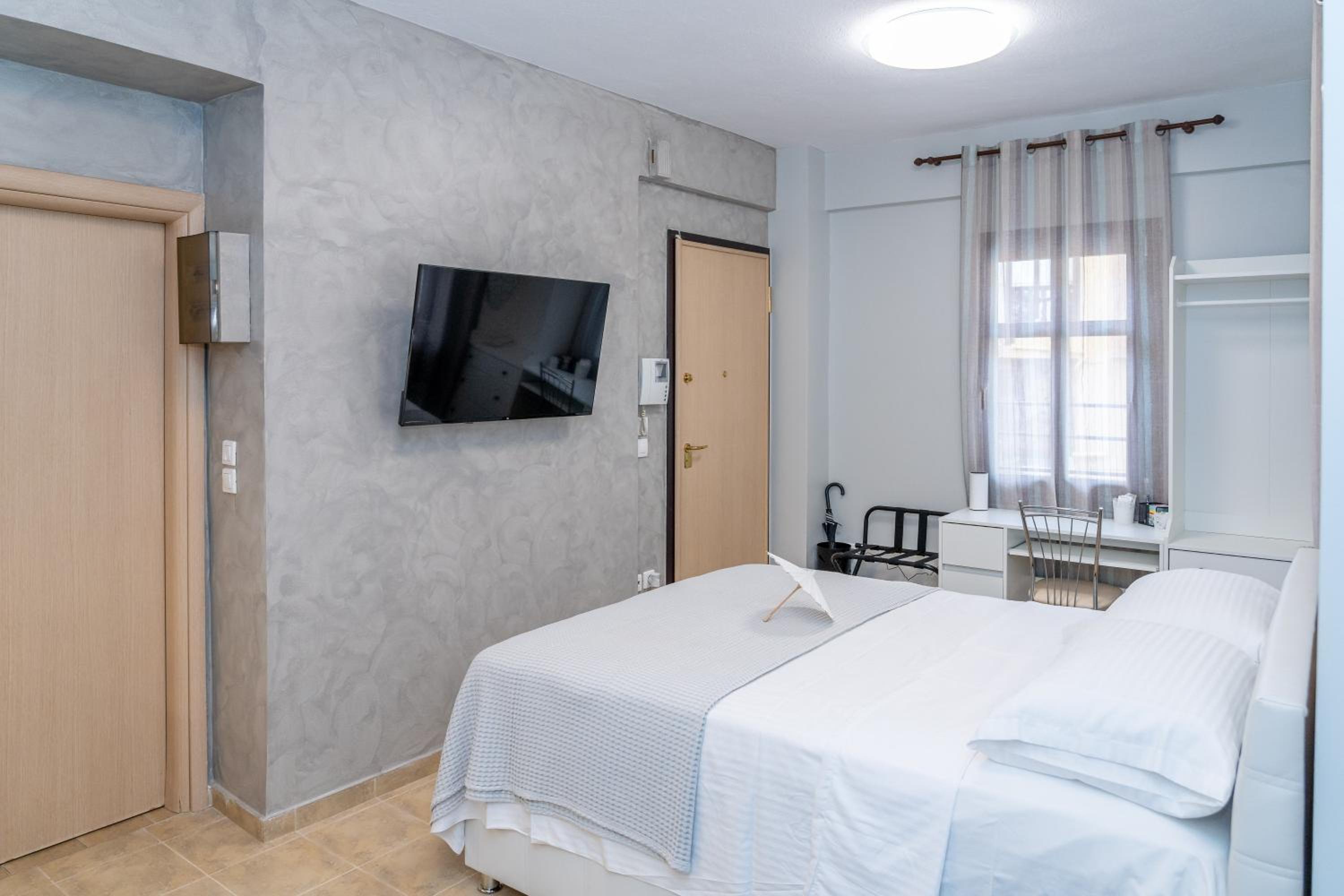Naos Studio with free private parking of stayinthess view 4