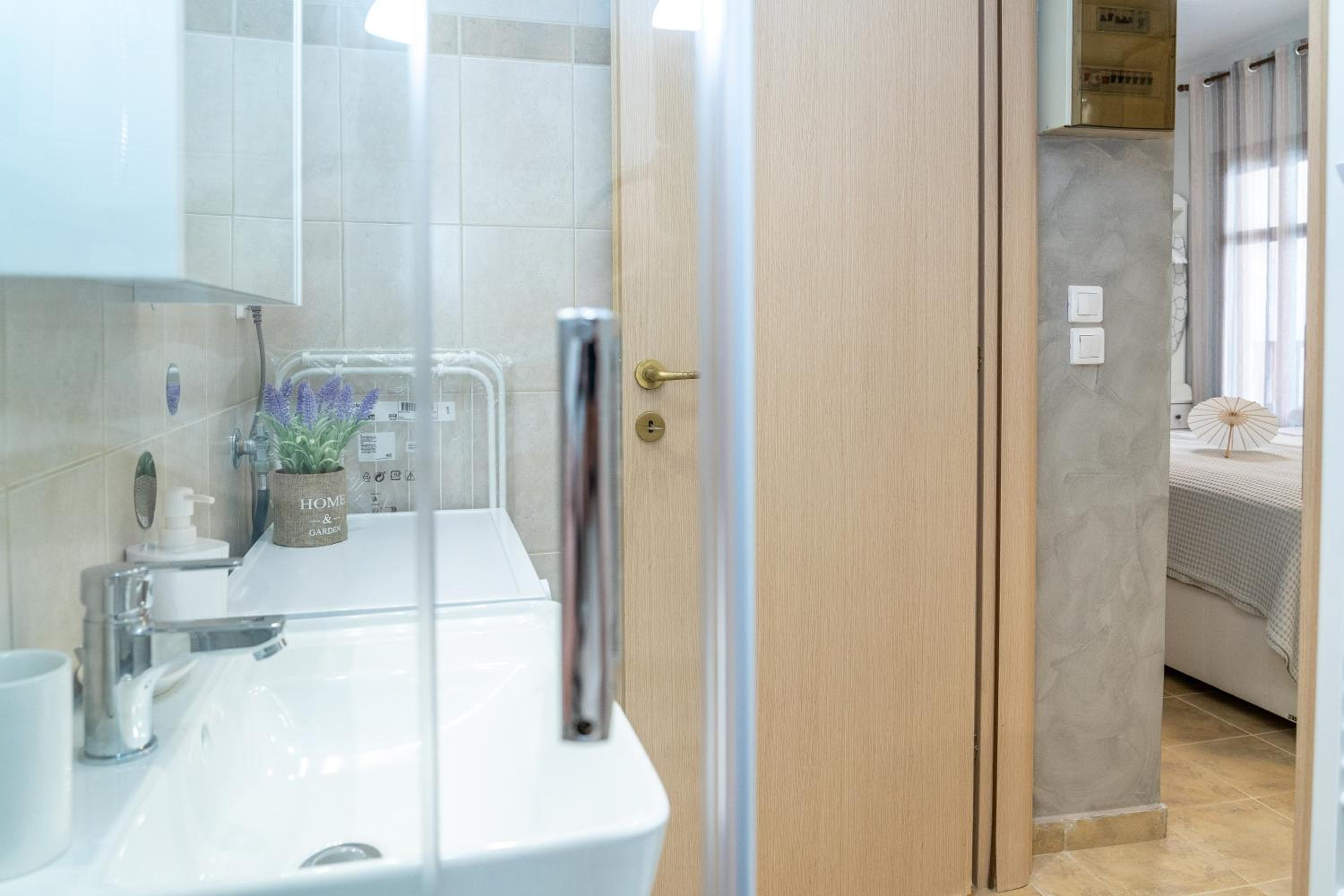 Naos Studio with free private parking of stayinthess photo 4