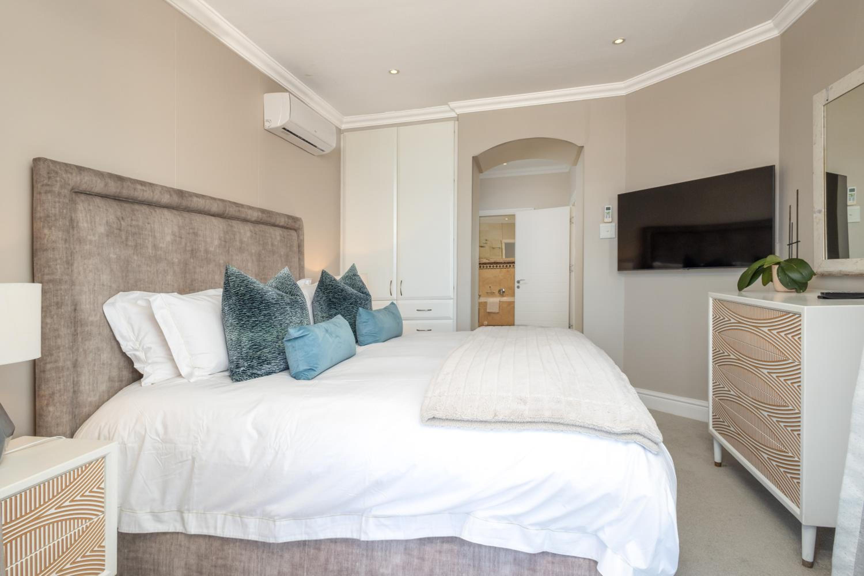 301 Oyster Rock - by Stay in Umhlanga view 4