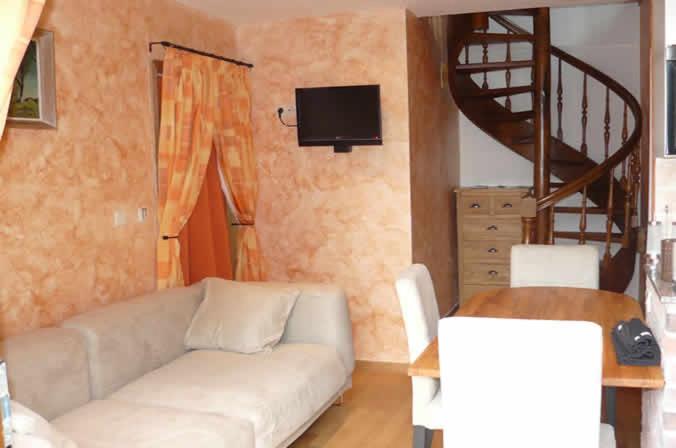 Gîte coquet 2 chambres, 2 salles de douches avec piscine, spa