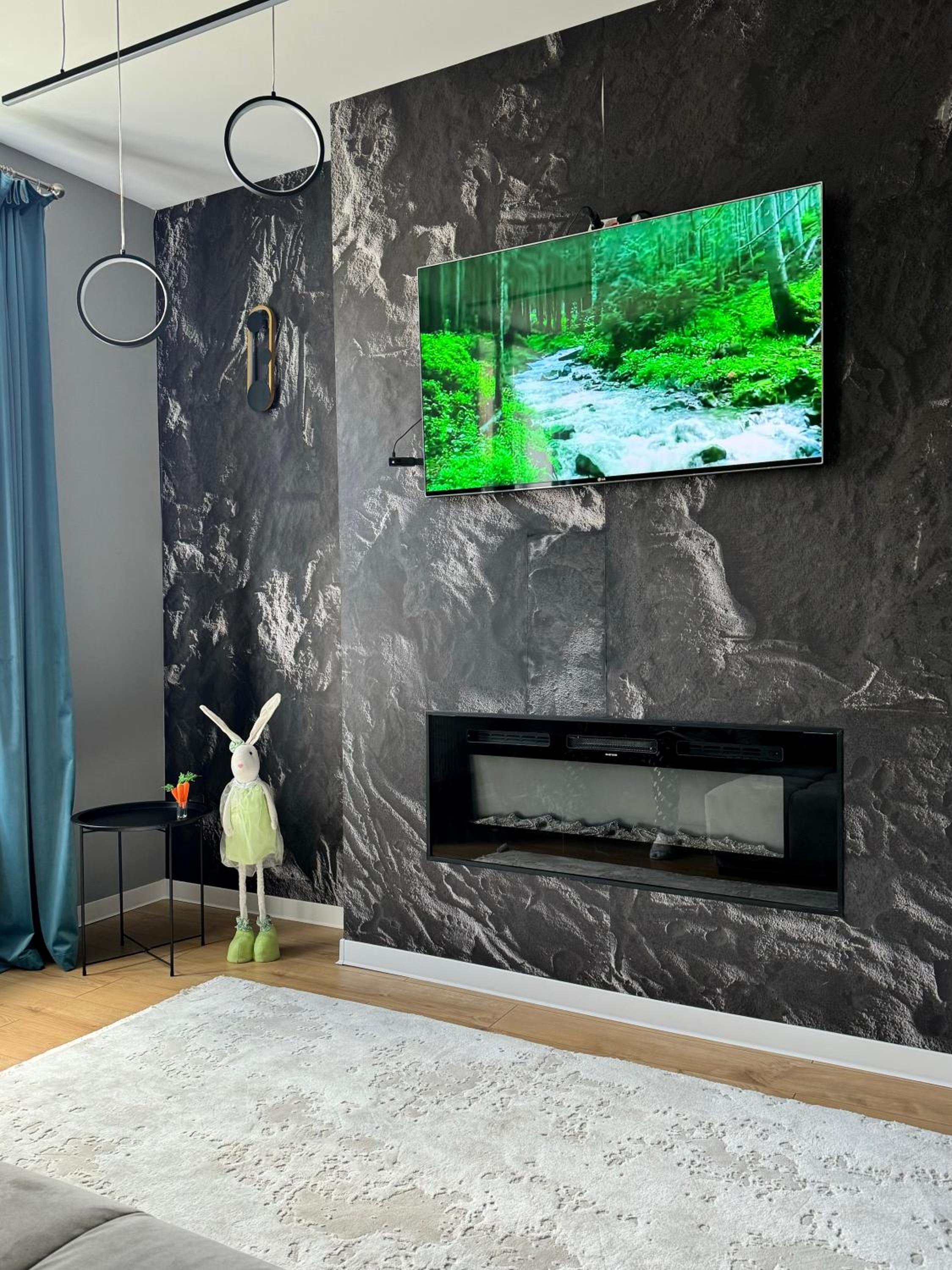 LV Luxury Apart - One minute away from train station view 3