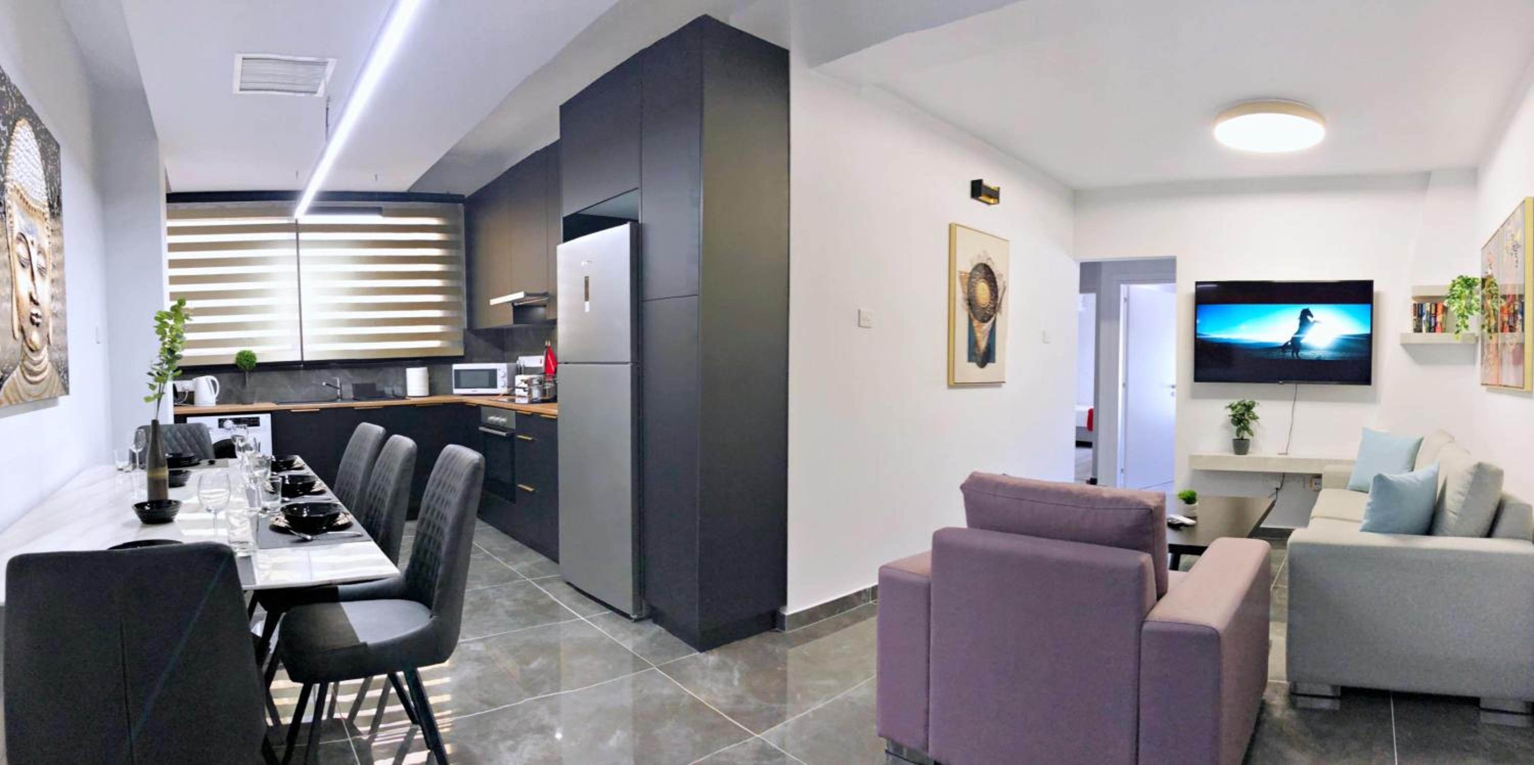 Luxury Stay at Mackenzie Beach with Private Parking and Balcony
