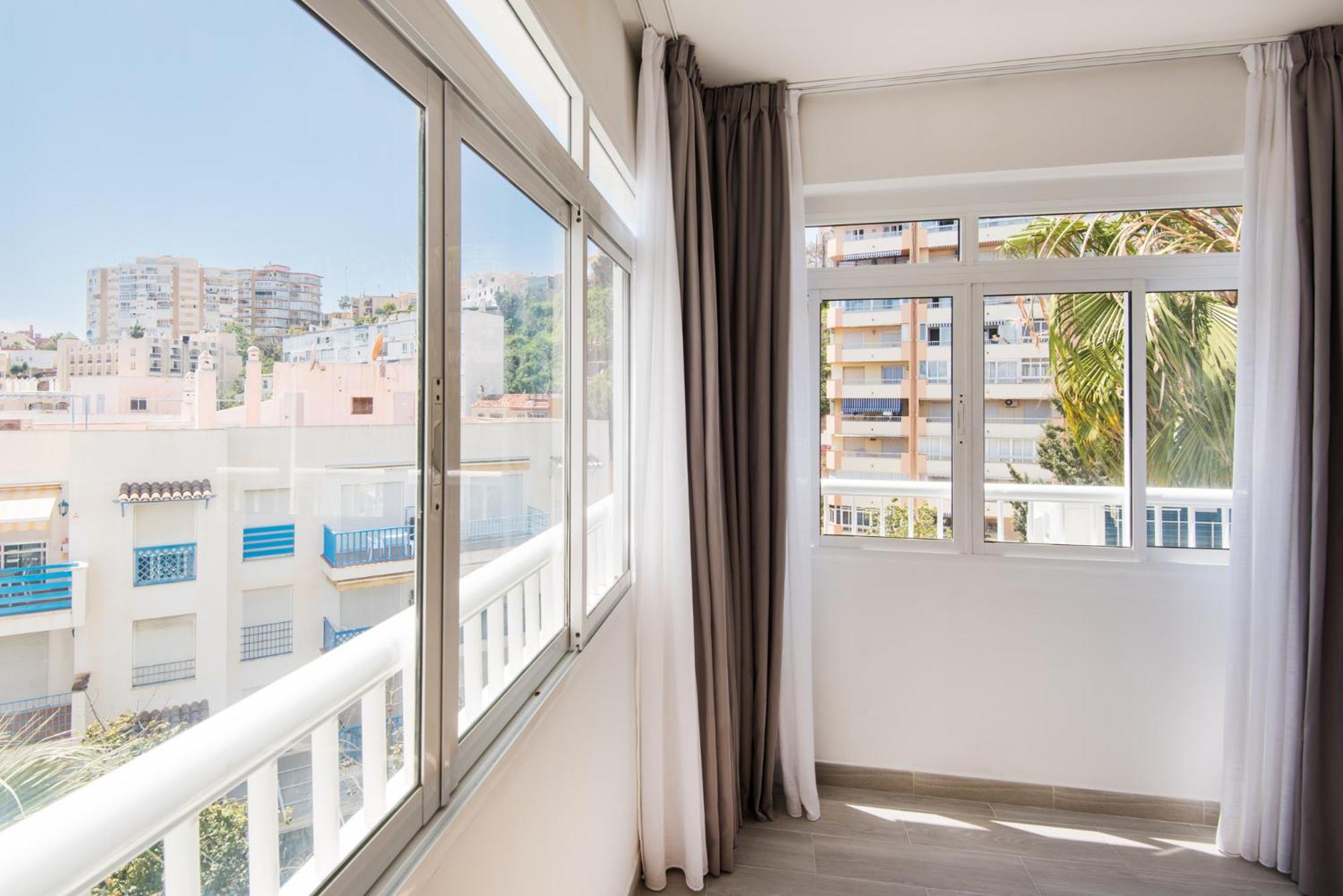 Bajondillo Beach, large LOFT with INTENSE SUN