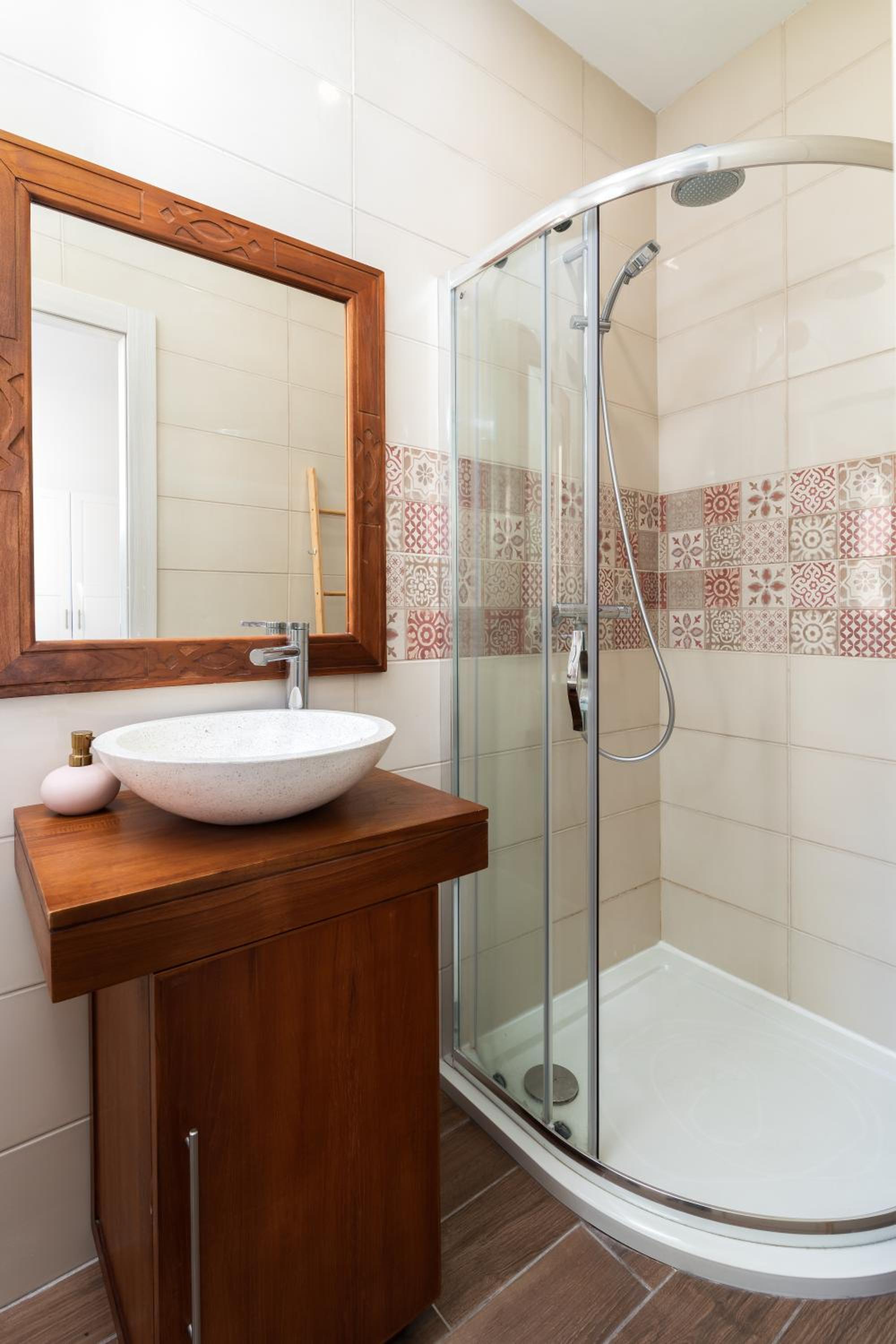 Family-Friendly Spacious Townhouse with Garden - Close to Airport