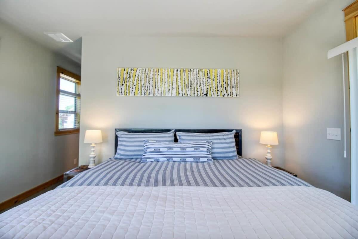 Modern 3bd cabin in Edgewater view 5