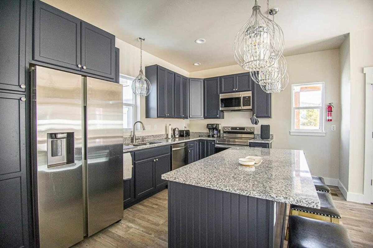 Brand New 4bd Modern Home in Leadville