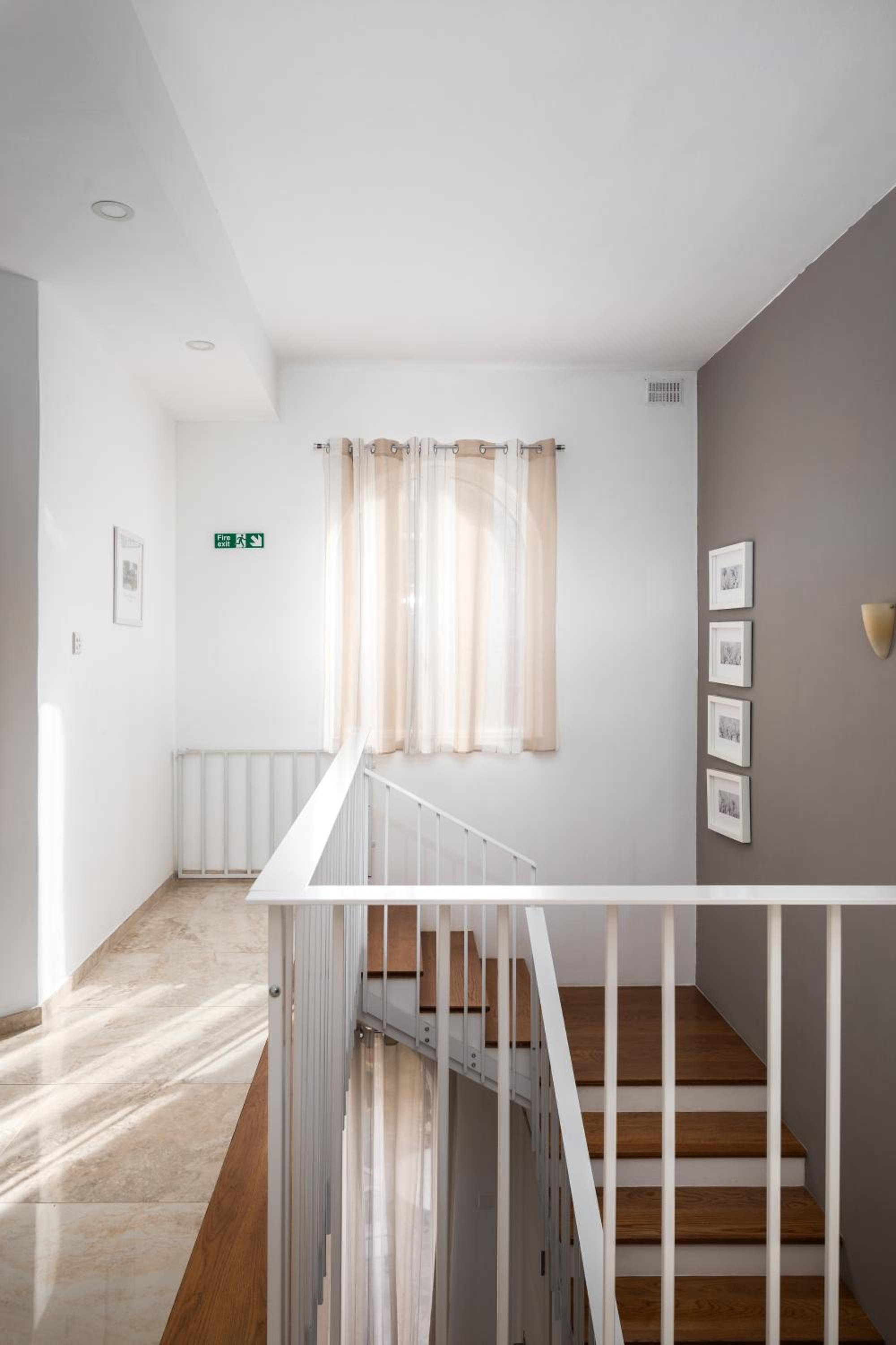 Family-Friendly Spacious Townhouse with Garden - Close to Airport