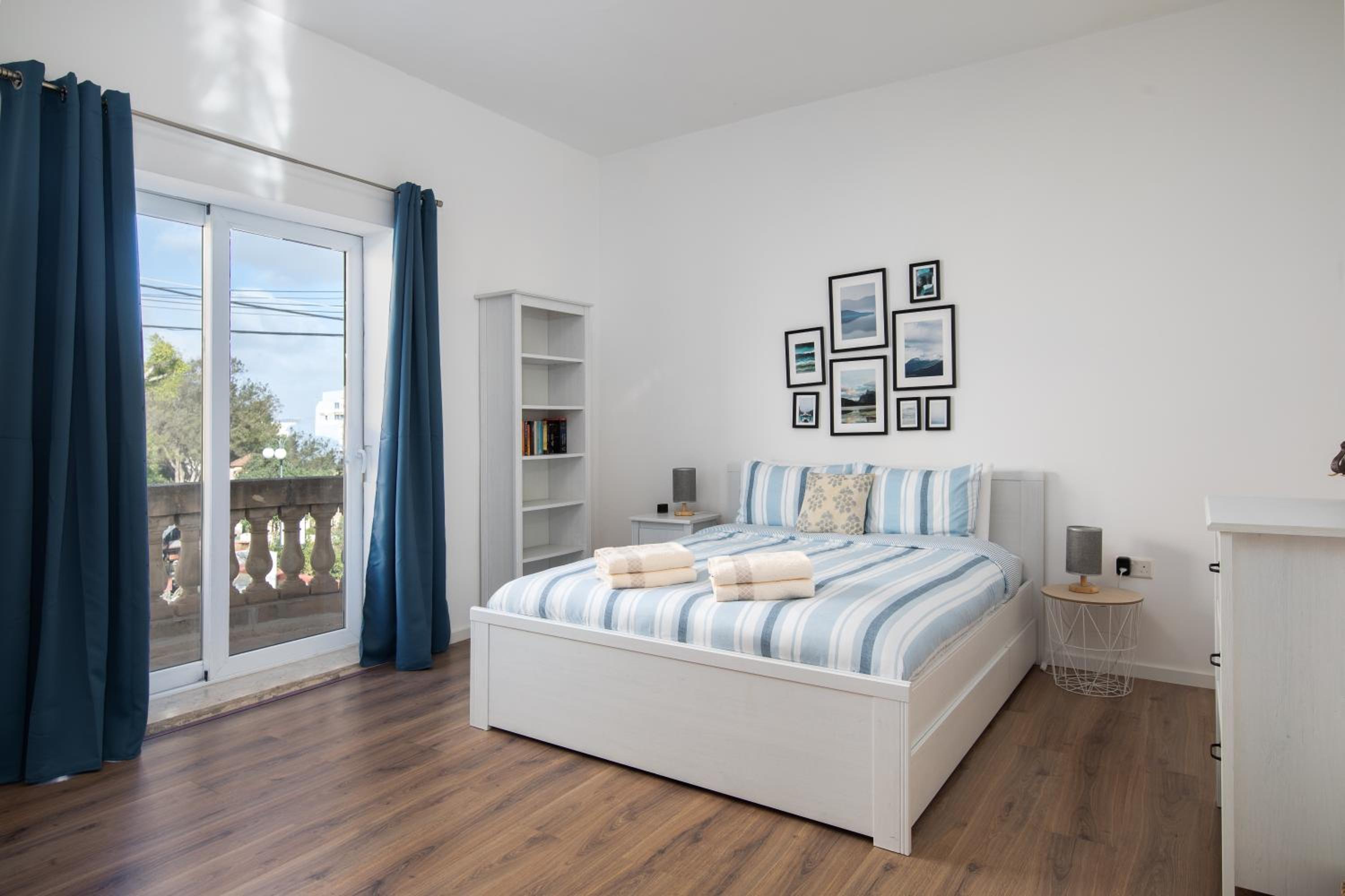 Family-Friendly Spacious Townhouse with Garden - Close to Airport