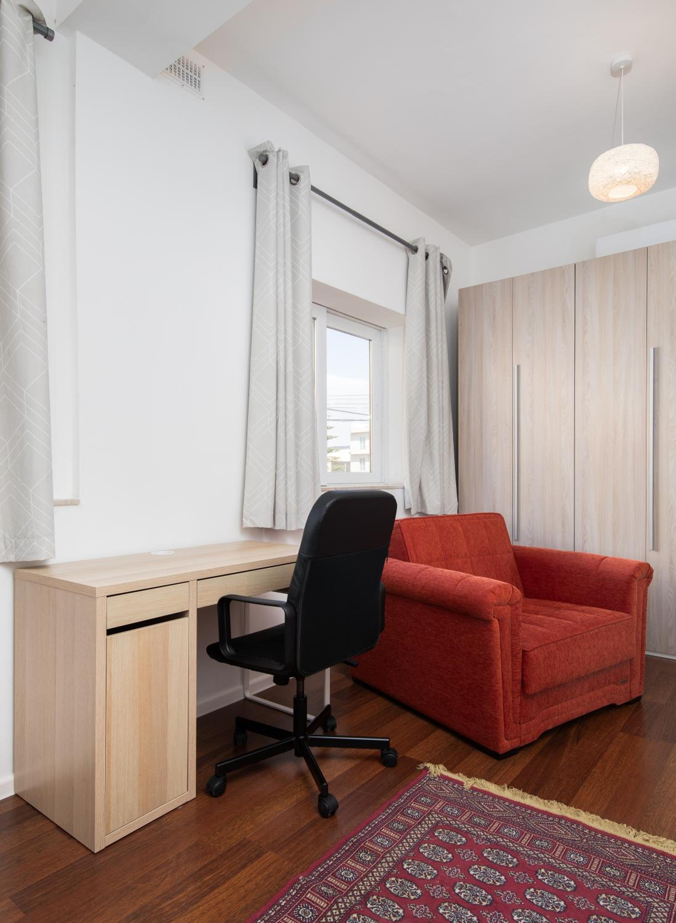 Family-Friendly Spacious Townhouse with Garden - Close to Airport