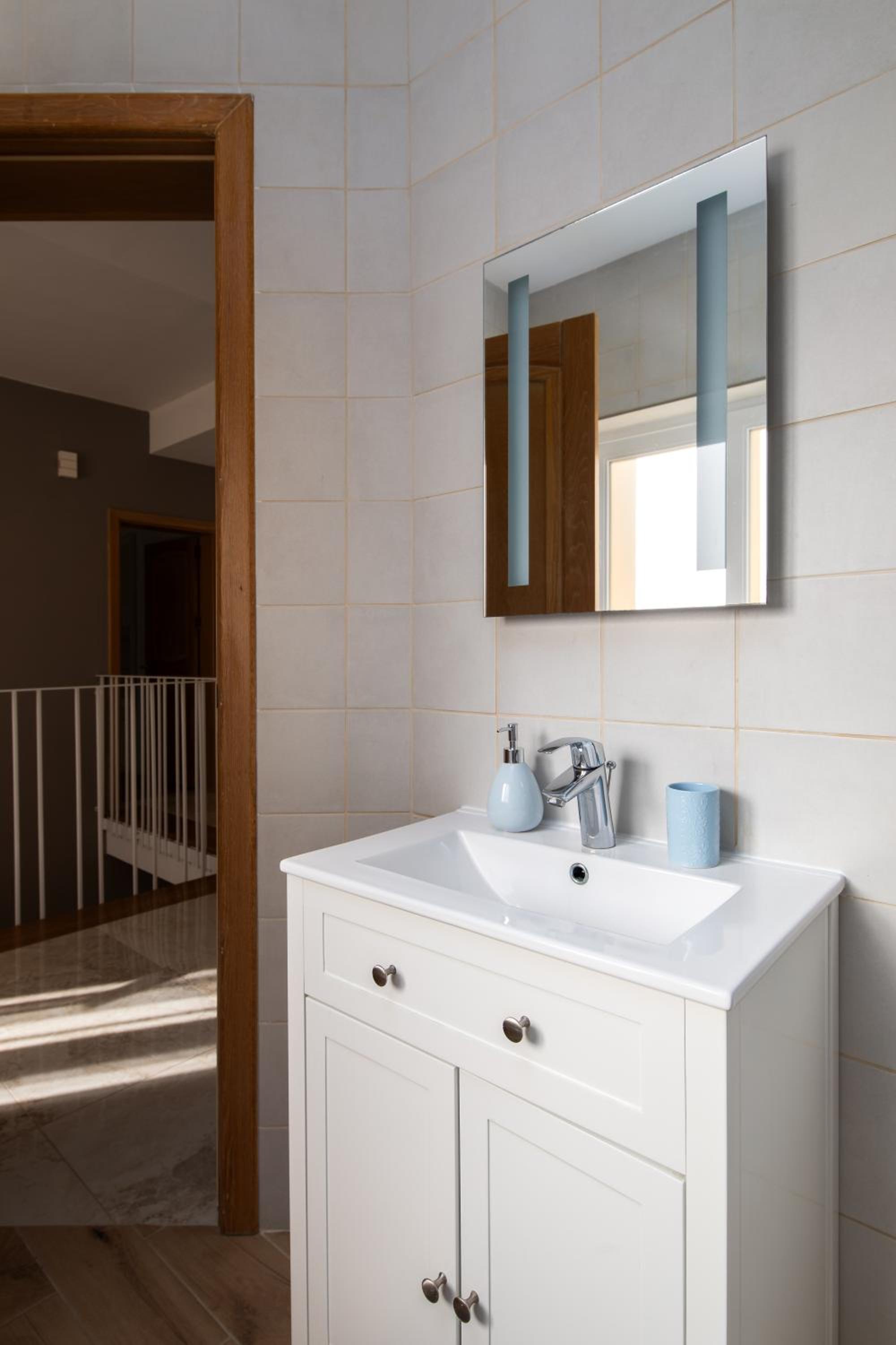 Family-Friendly Spacious Townhouse with Garden - Close to Airport