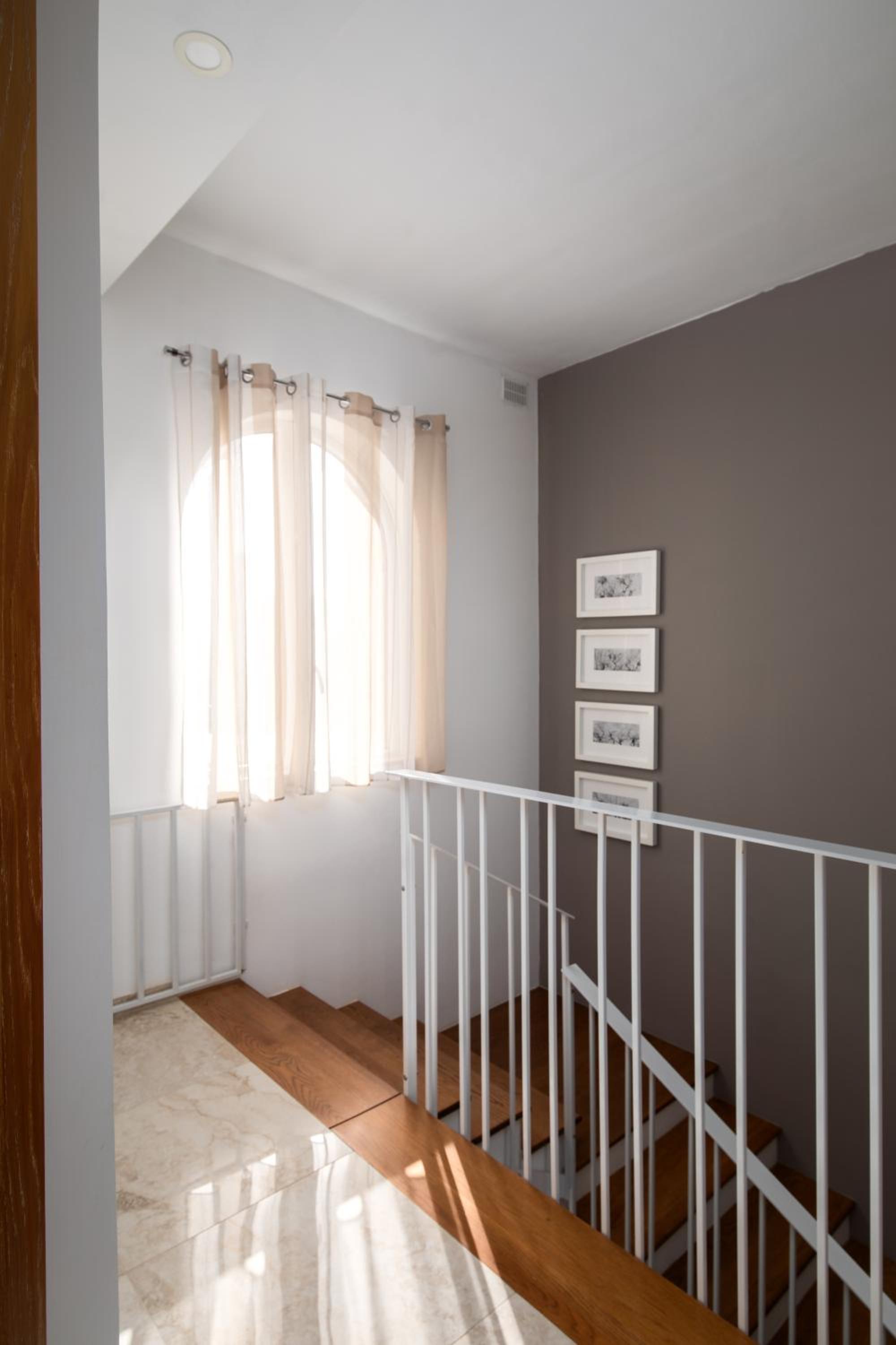 Family-Friendly Spacious Townhouse with Garden - Close to Airport photo 4