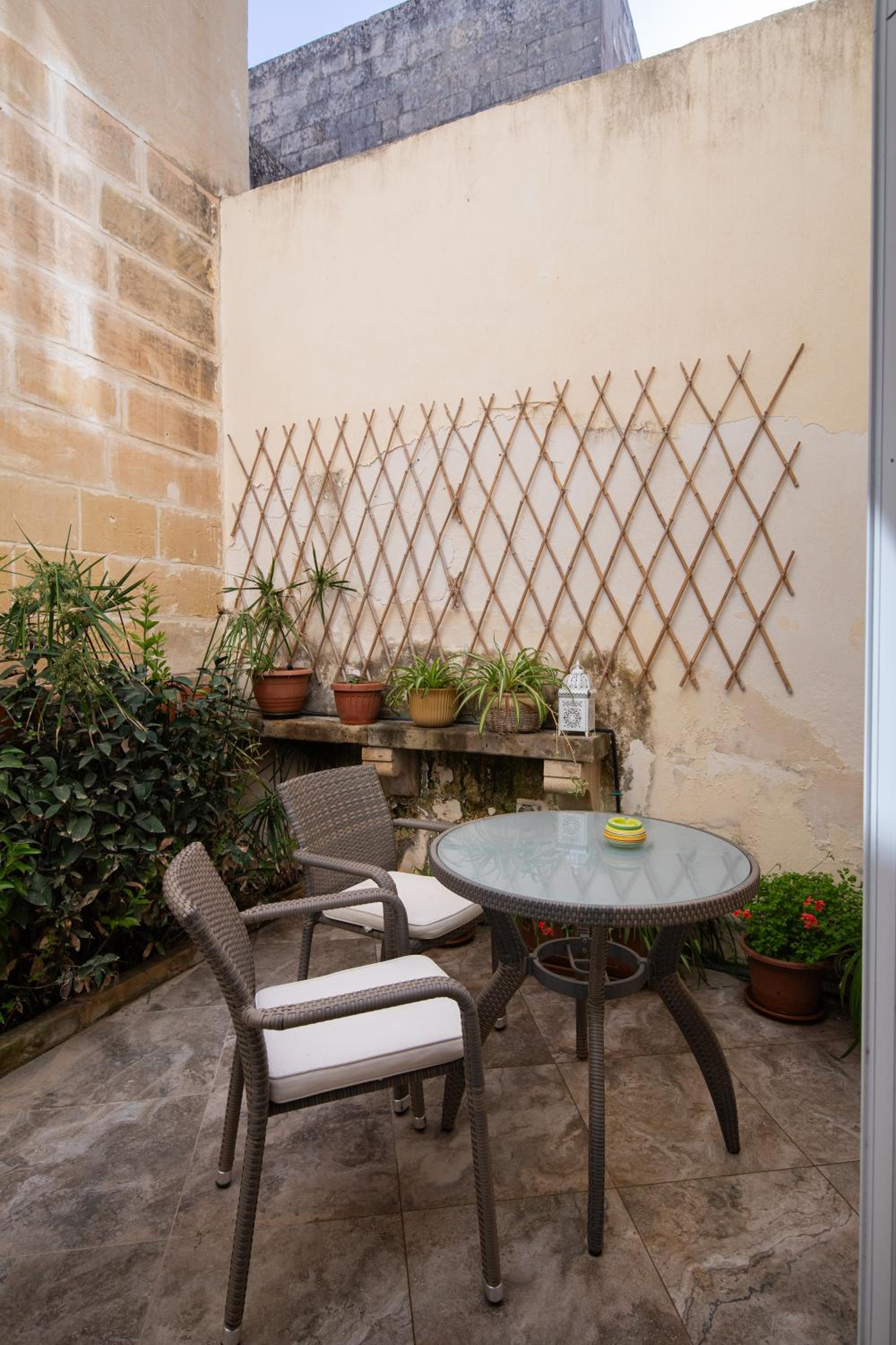 Family-Friendly Spacious Townhouse with Garden - Close to Airport