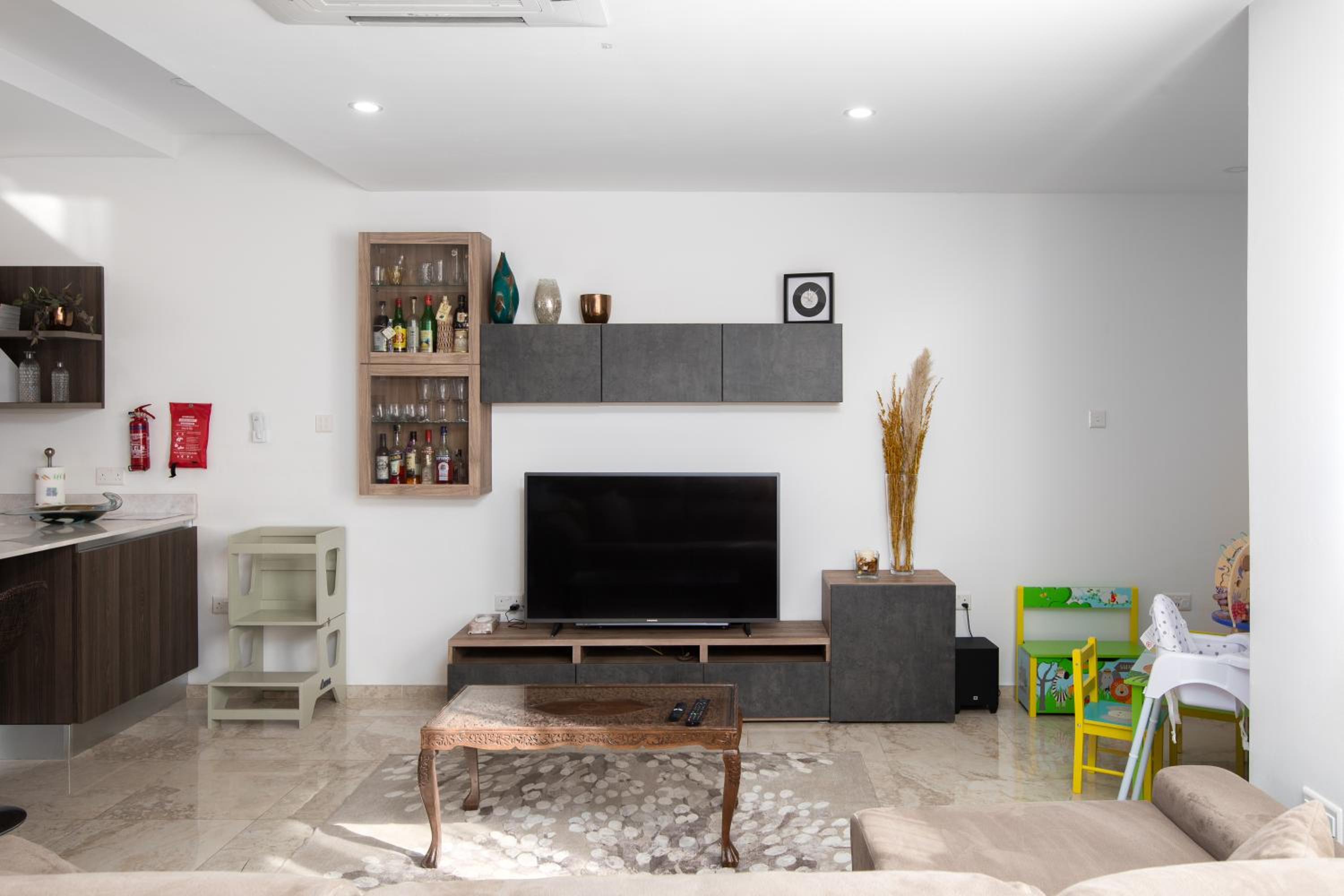 Family-Friendly Spacious Townhouse with Garden - Close to Airport