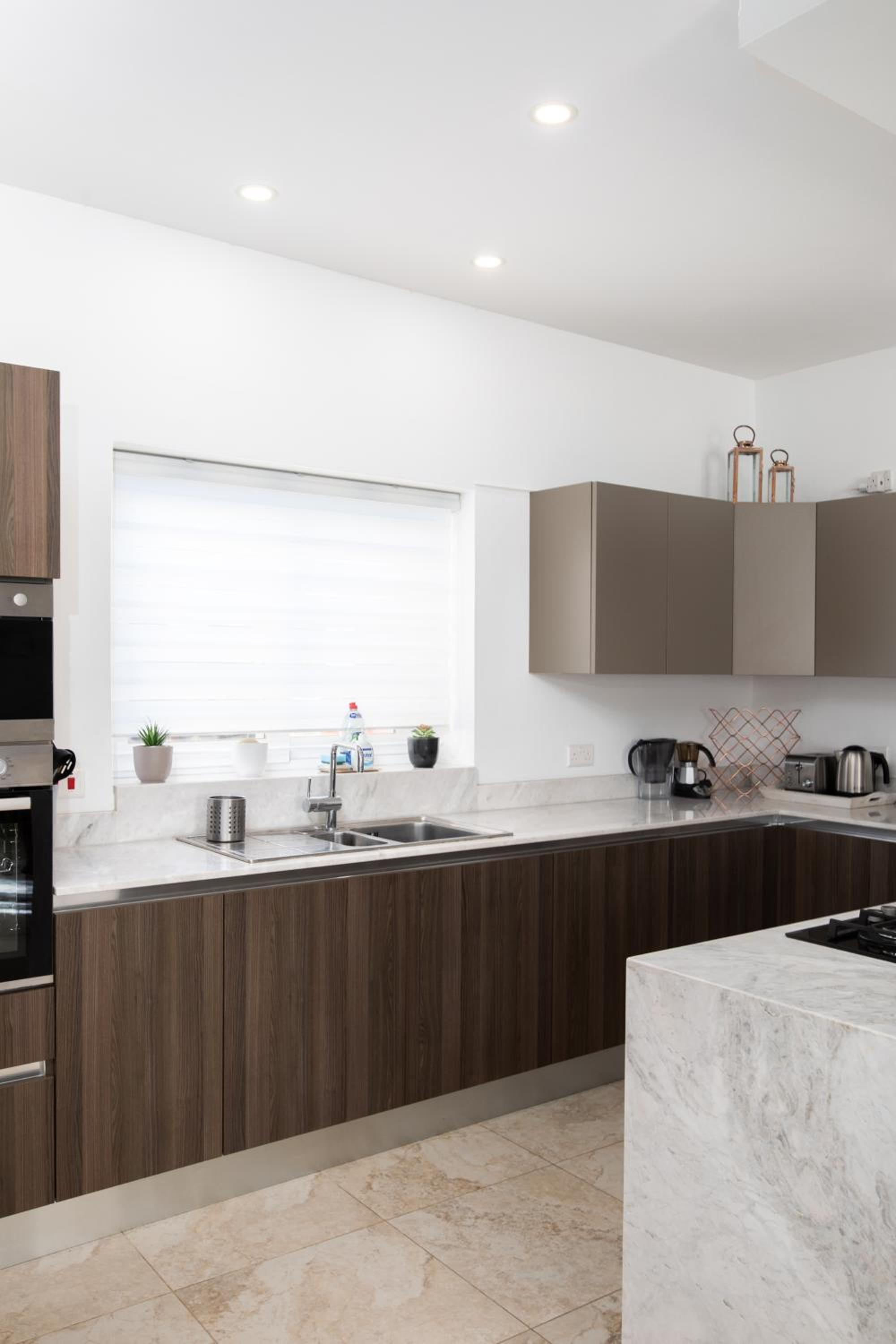 Family-Friendly Spacious Townhouse with Garden - Close to Airport