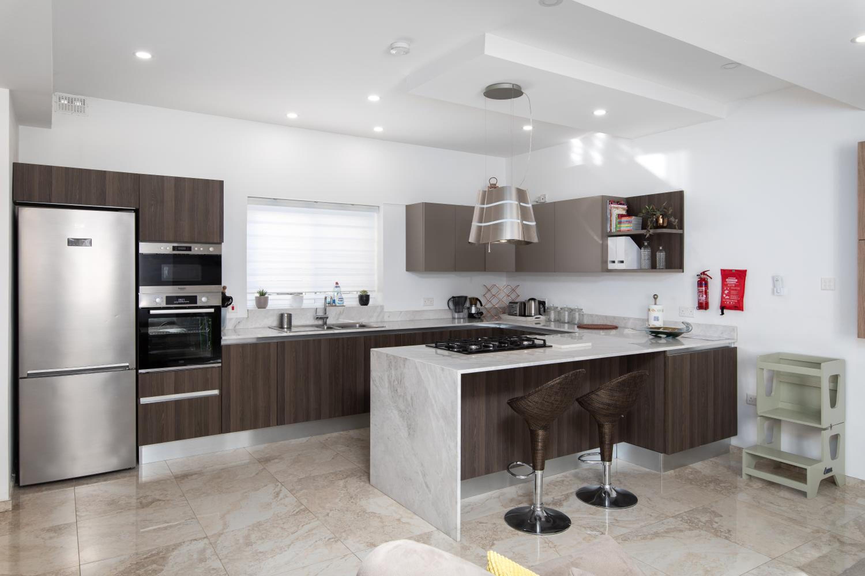 Family-Friendly Spacious Townhouse with Garden - Close to Airport