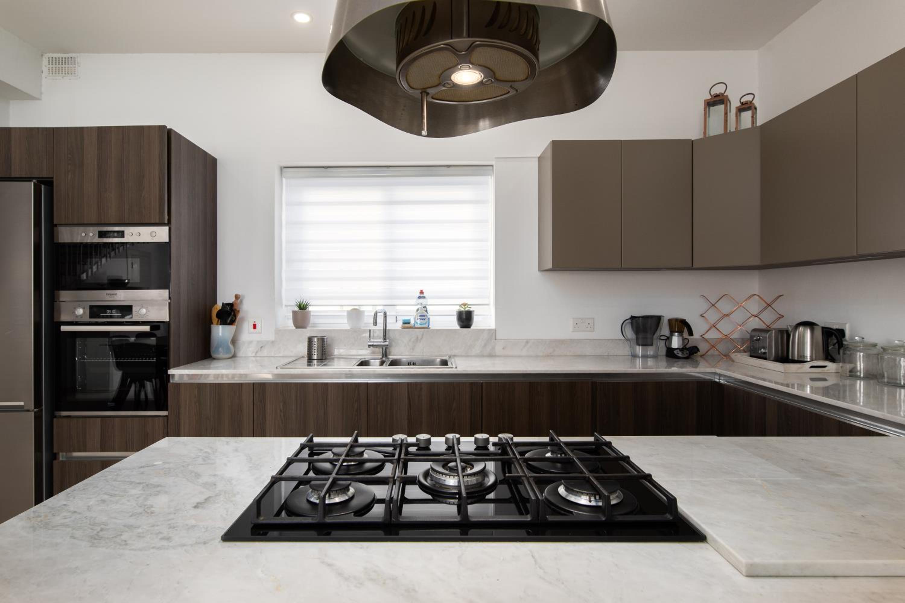 Family-Friendly Spacious Townhouse with Garden - Close to Airport