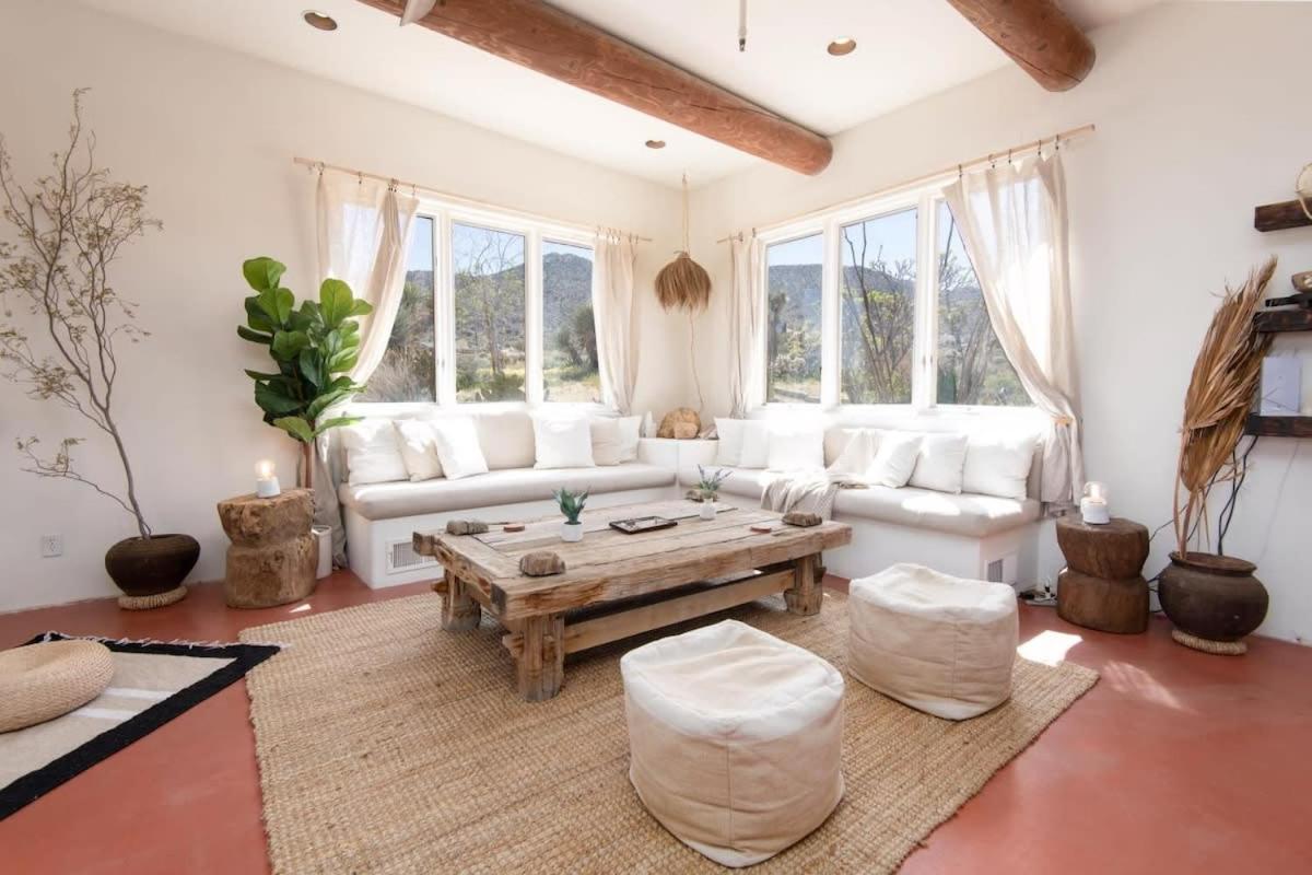 Renovated Lodge - Room 2 with pool access view 3