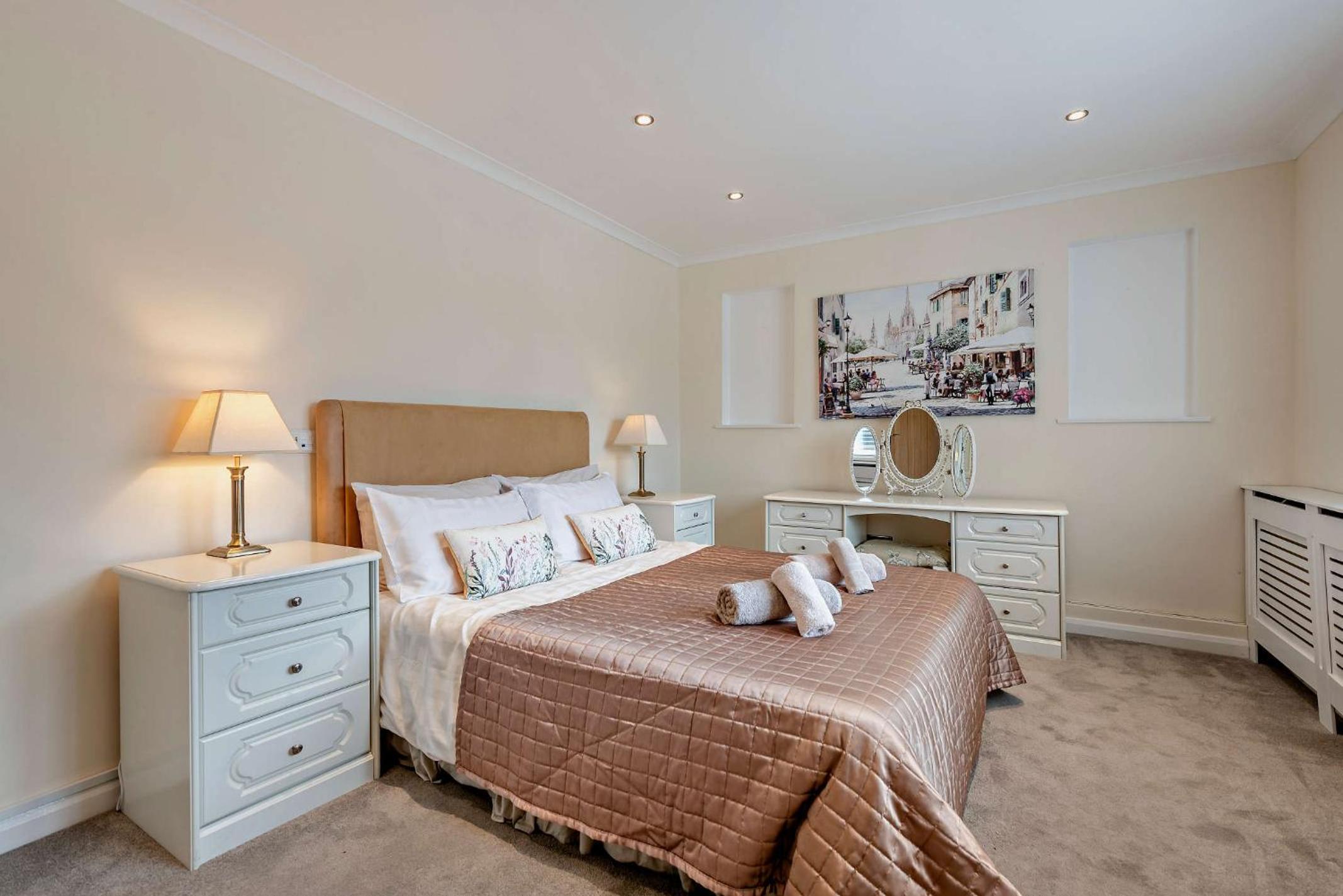 Oakwood Bungalow Christchurch Sleeps 8