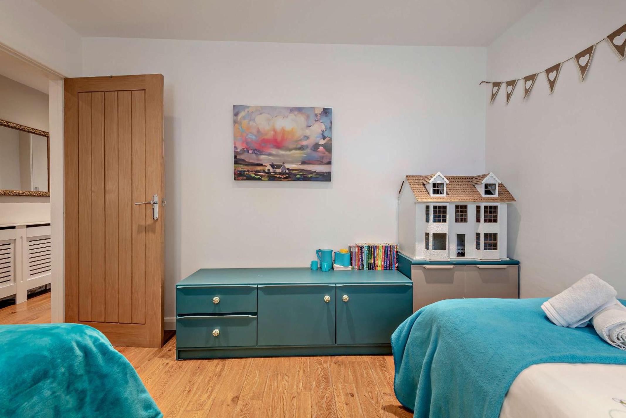 Oakwood Bungalow Christchurch Sleeps 8