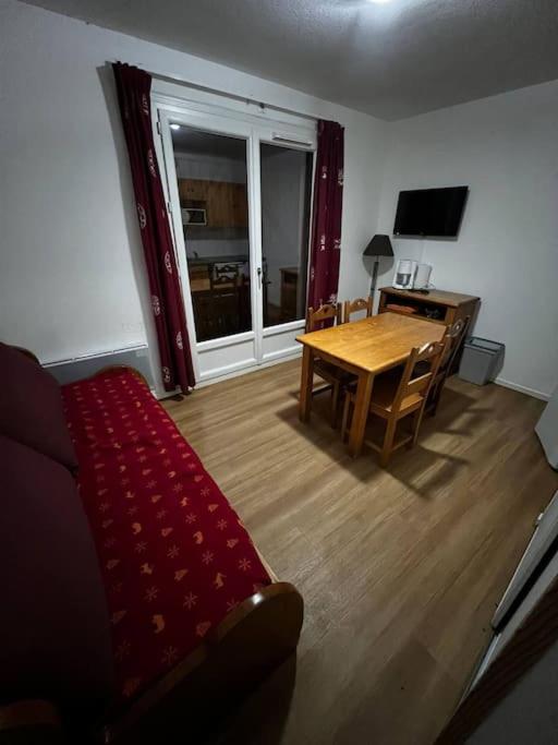 appartement dans station Super Besse 4ou5 pers piscine