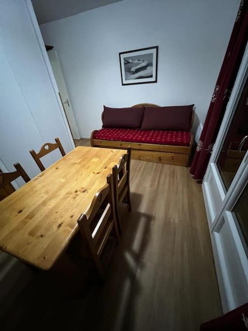 appartement dans station Super Besse 4ou5 pers piscine