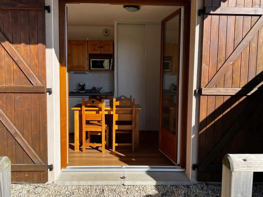appartement dans station Super Besse 4ou5 pers piscine