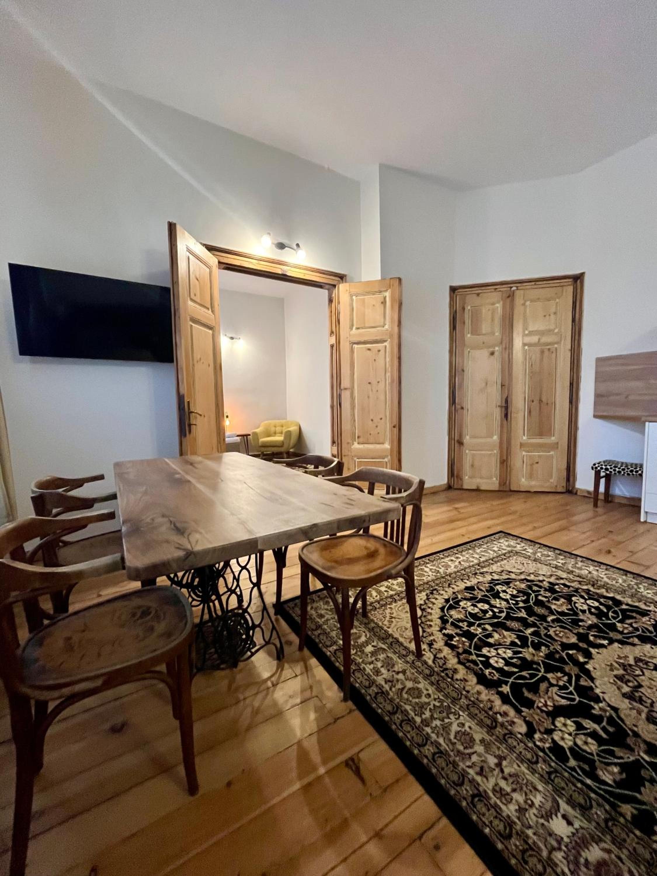 SKYLER VINTAGE APARTMENTS