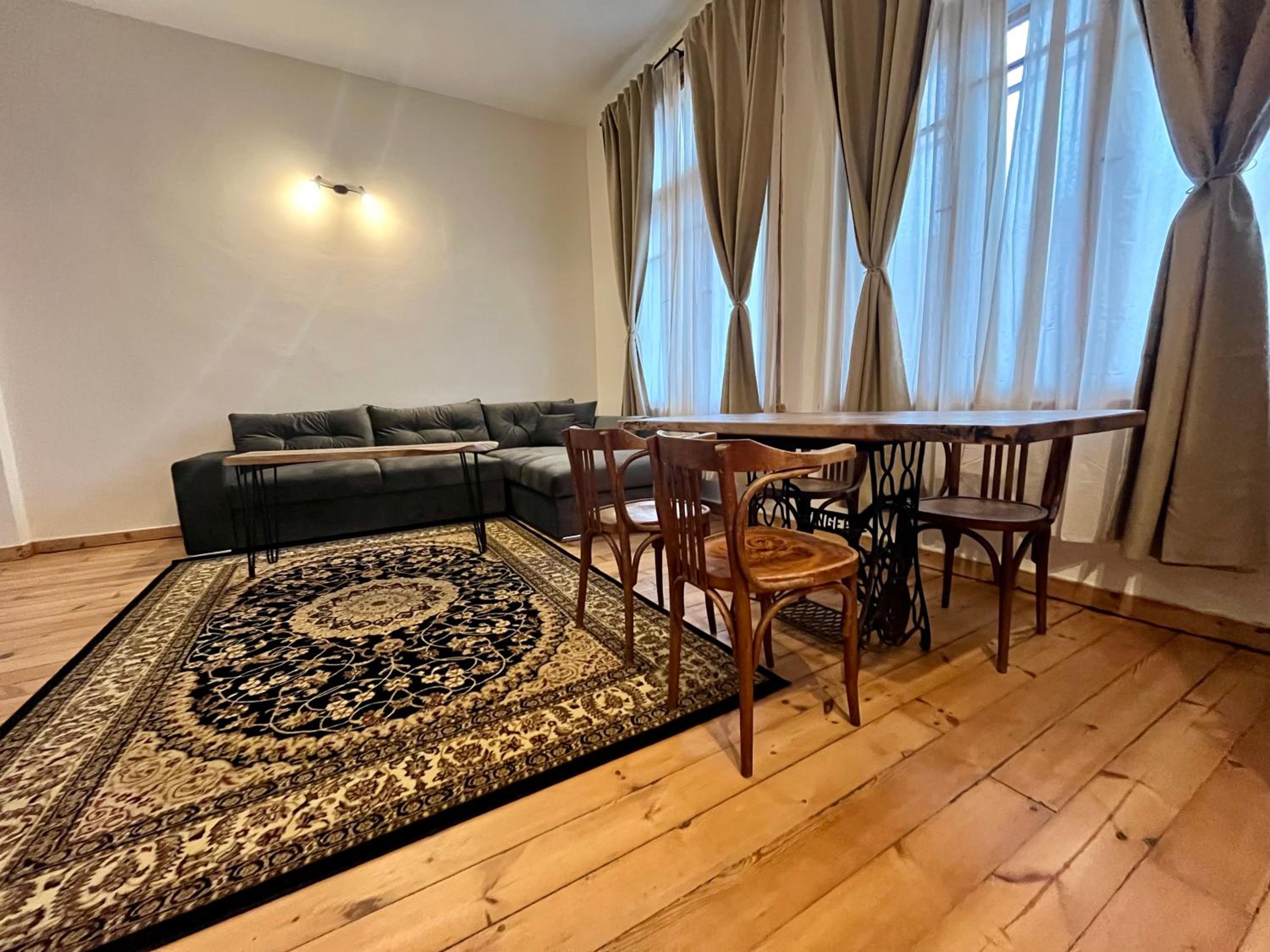 SKYLER VINTAGE APARTMENTS
